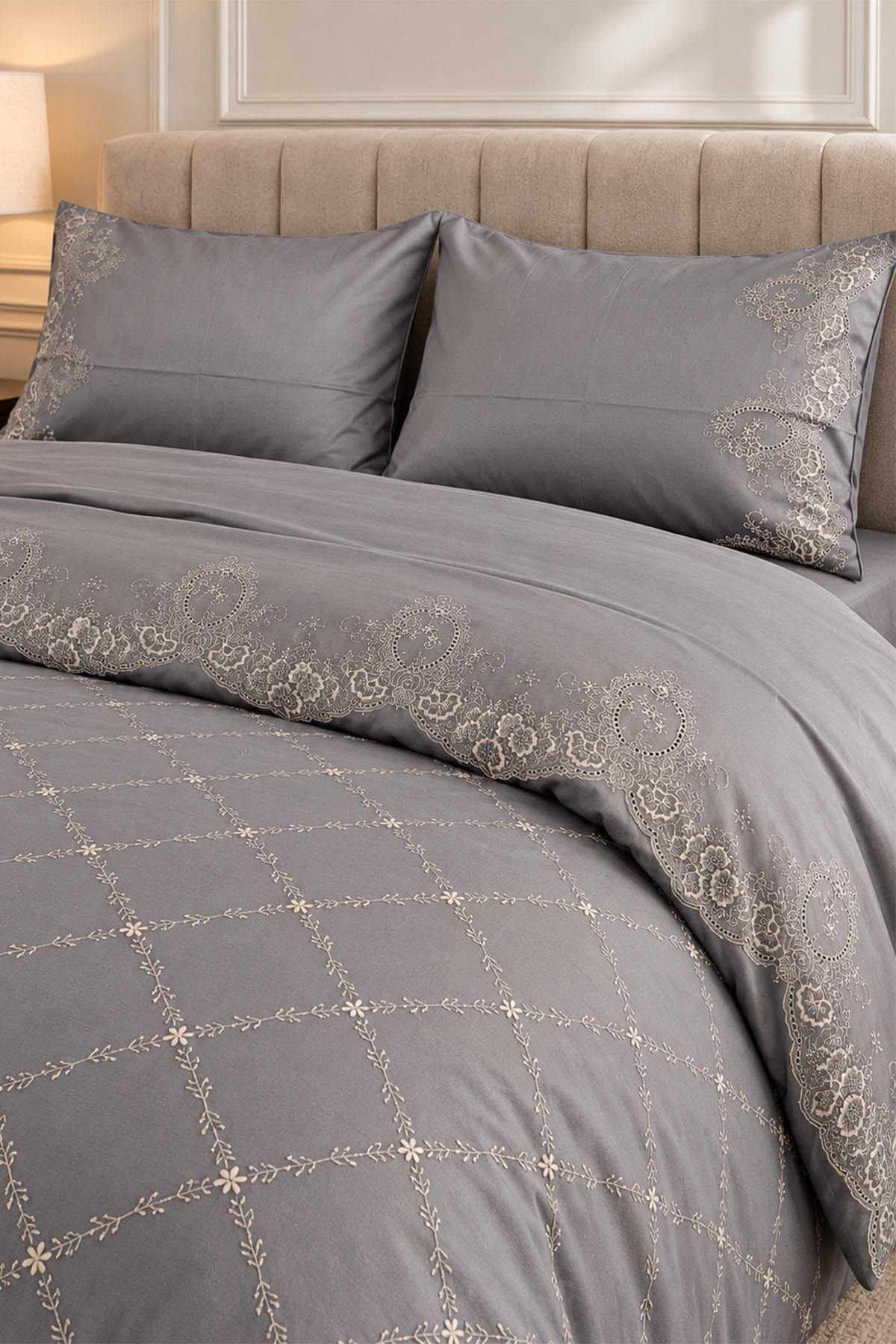 Amelia Bettwäsche-Set aus besticktem Baumwollsatin, 3-teilig, Doppelbett.
