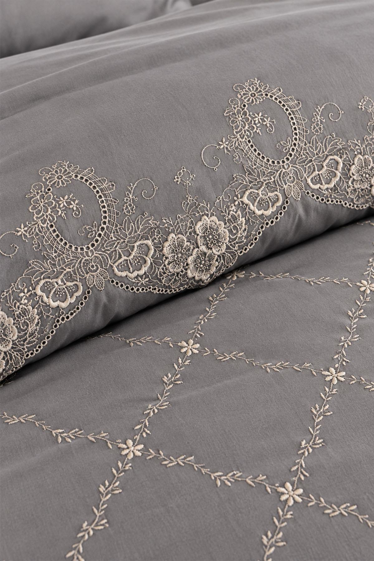 Amelia Bettwäsche-Set aus besticktem Baumwollsatin, 3-teilig, Doppelbett.