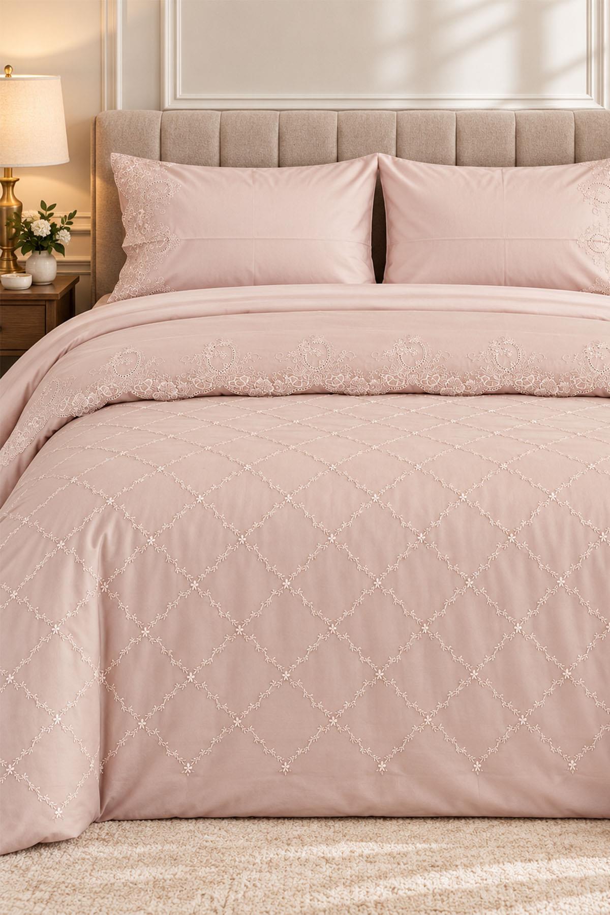Amelia Bettwäsche-Set aus besticktem Baumwollsatin, 3-teilig, Doppelbett.