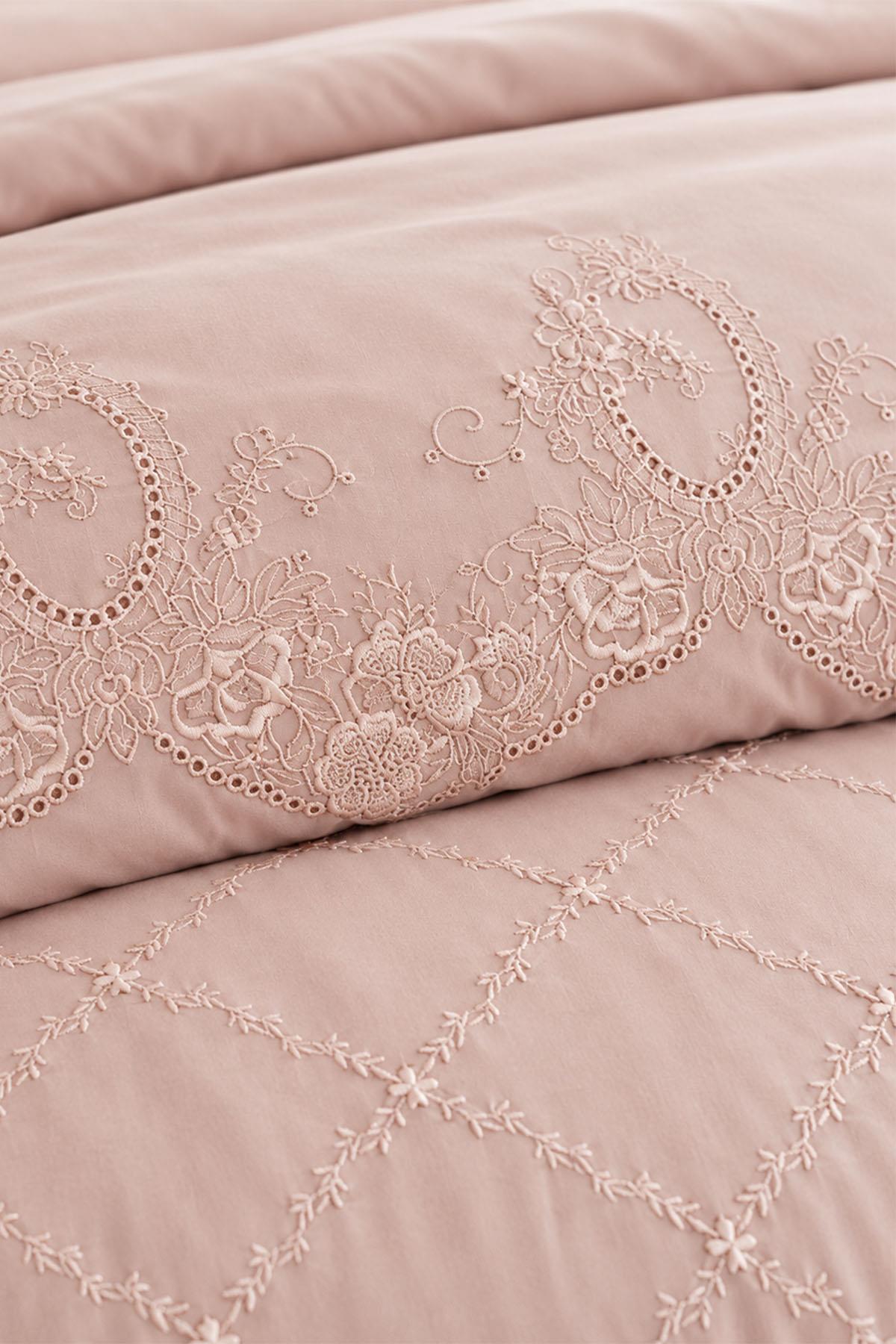 Amelia Bettwäsche-Set aus besticktem Baumwollsatin, 3-teilig, Doppelbett.