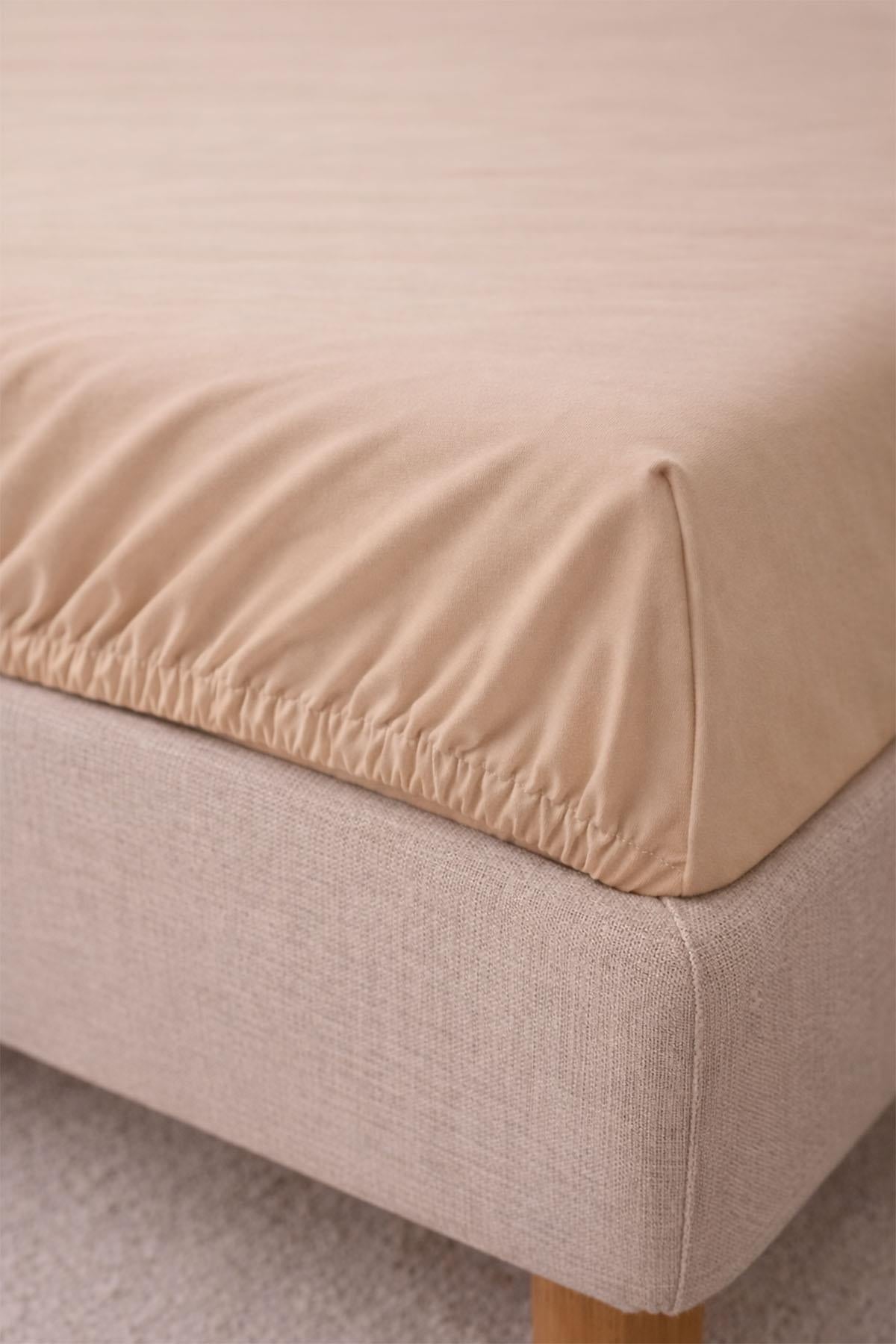 Basic Baumwoll-Satin Spannbettlaken für Doppelbett, rundum elastisch (160 x 200 cm)