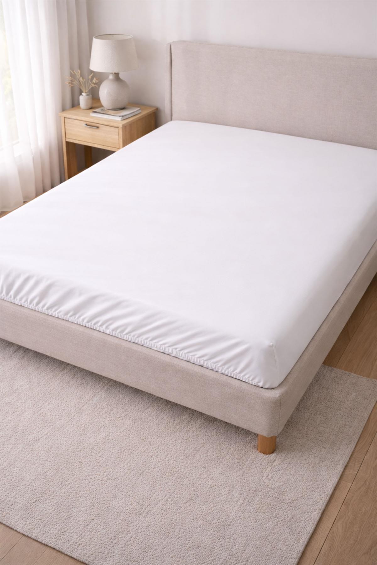 Basic Baumwoll-Satin Spannbettlaken für Doppelbett, rundum elastisch (160 x 200 cm)