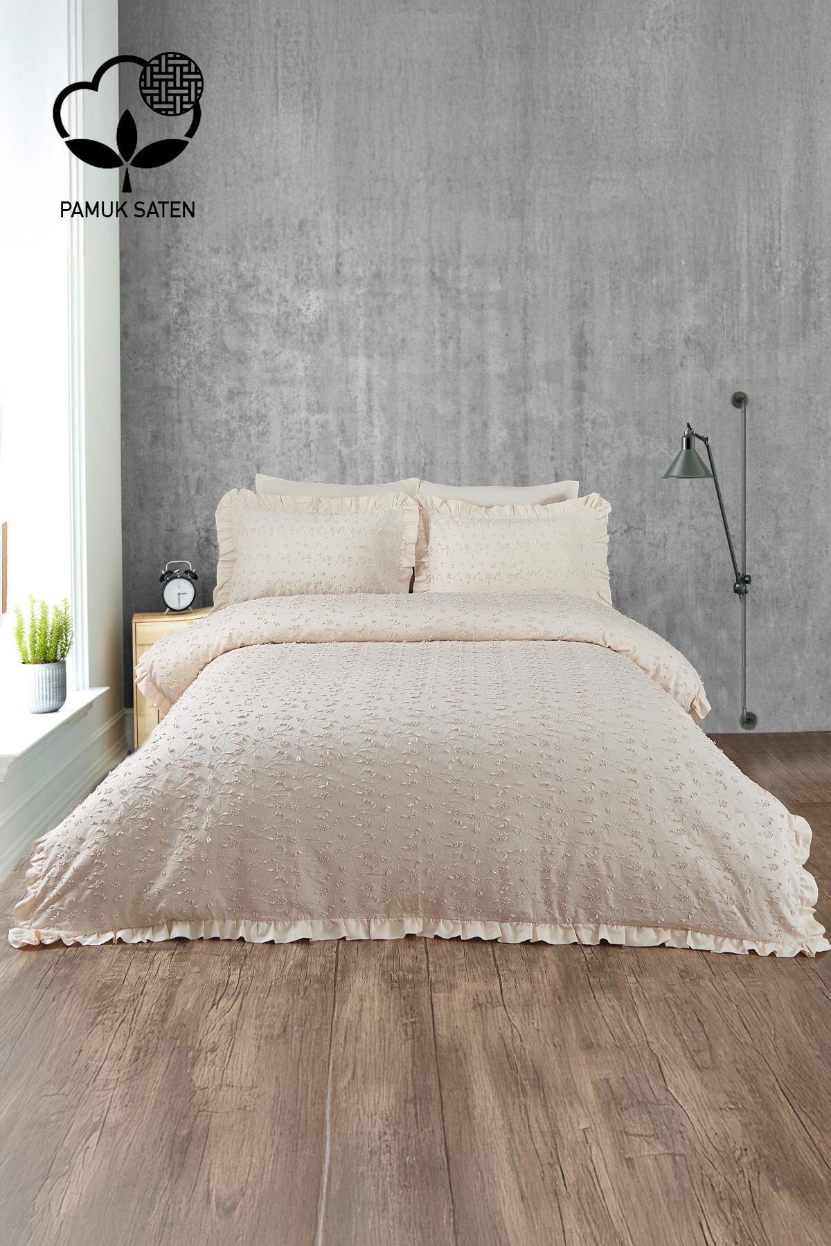 Beige bestickte Bettwäsche aus Baumwollsatin für Doppelbetten in einem modernen Schlafzimmer
