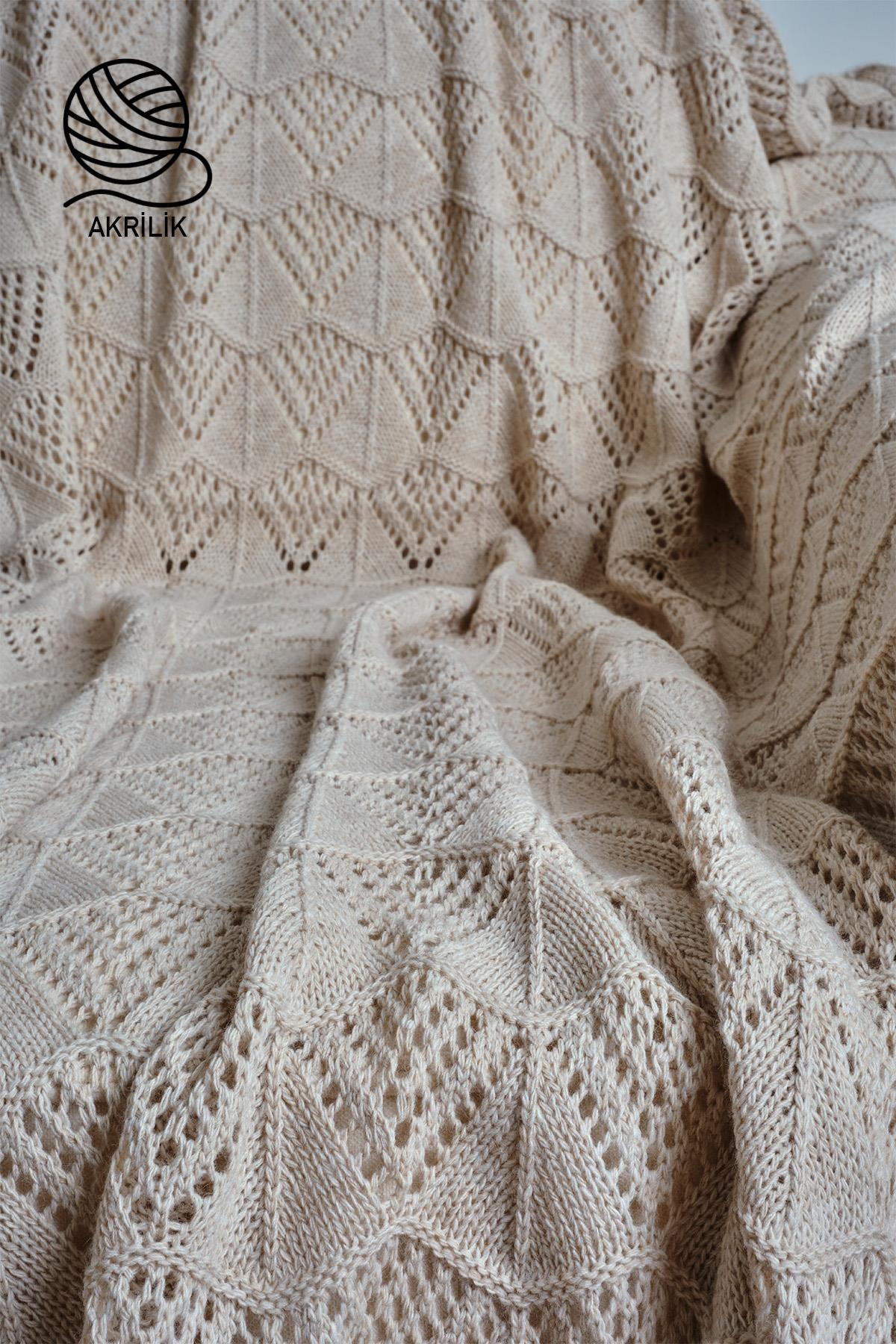 Cremefarbene TV-Decke aus Acryl mit tiefem Strickmuster, 130x150 cm, dekorativ.