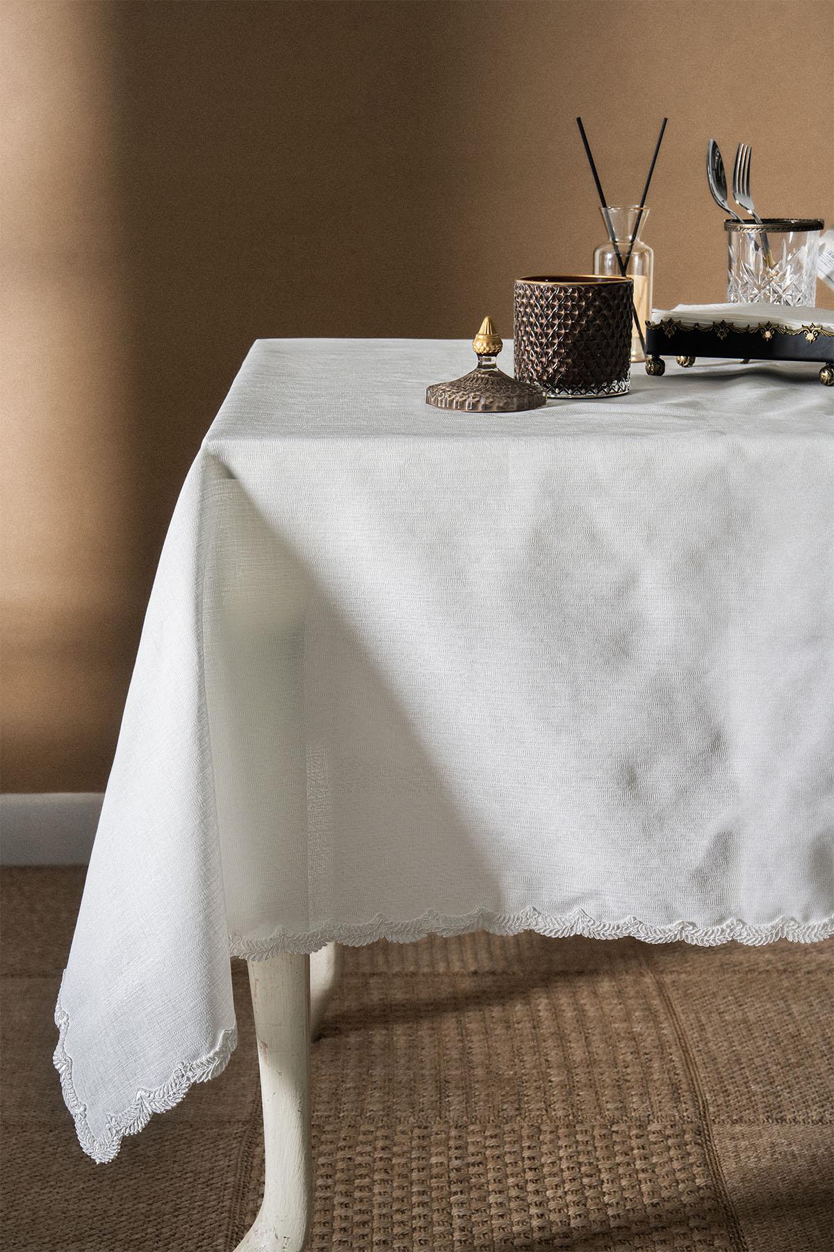 Elegante bestickte, fleckenabweisende und pflegeleichte Tischdecke (160 x 260 cm)