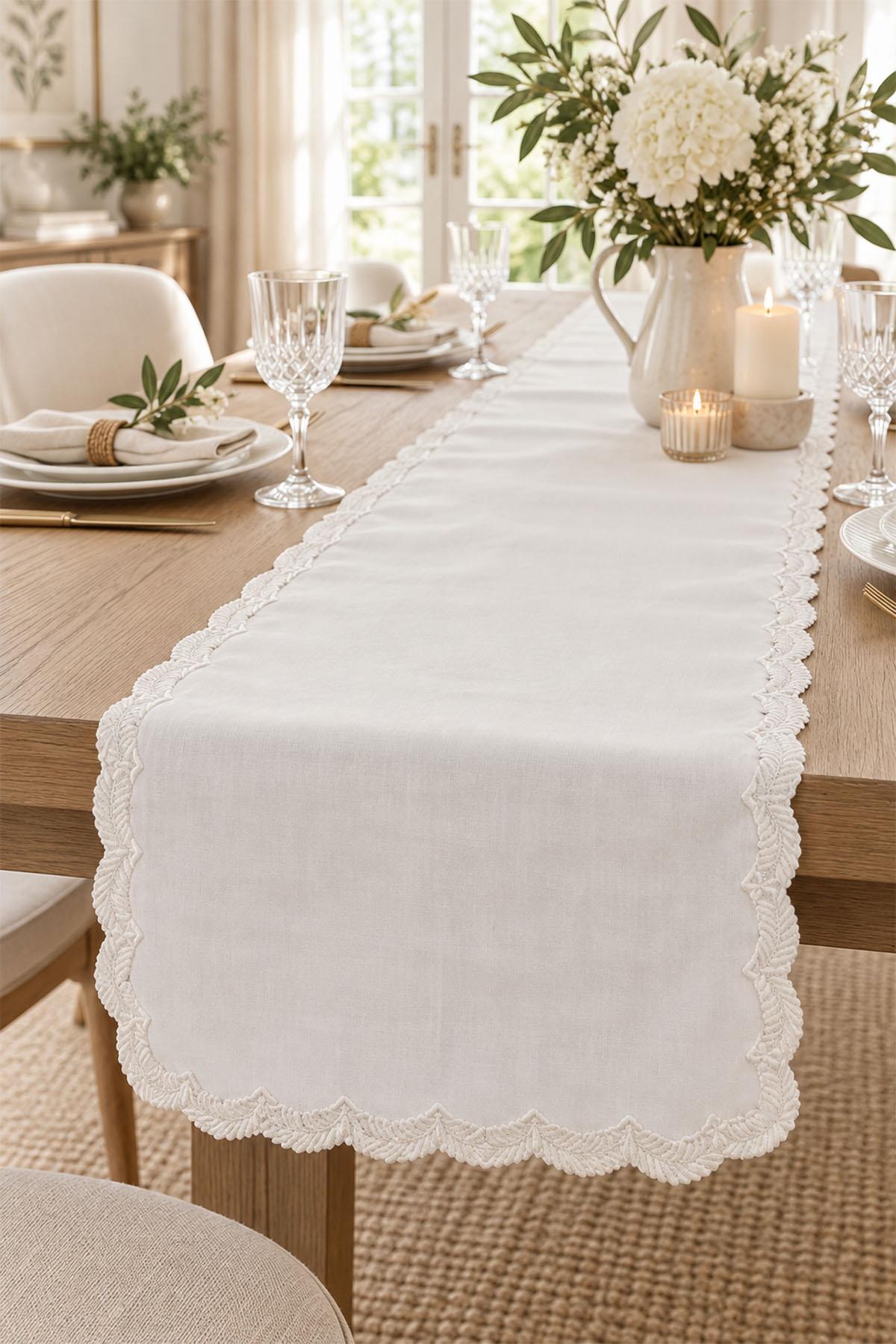 Eleganter, bestickter, fleckenabweisender und pflegeleichter Läufer (40 x 140 cm)