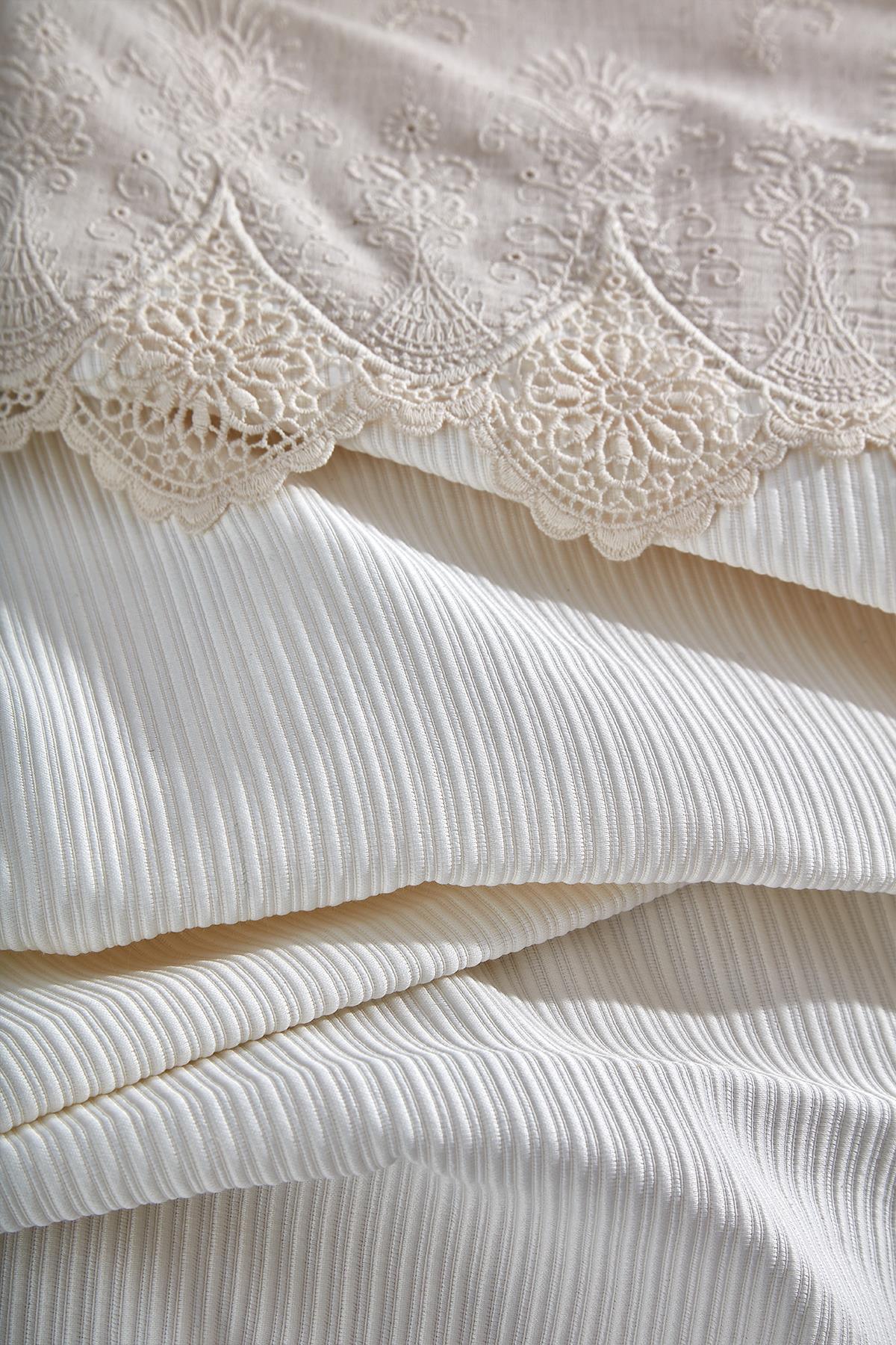 Emma Dantelli Super King Size 7-teiliges Bettwäsche- und Tagesdecken-Set – Nazik Home – Wert für mein Zuhause!
