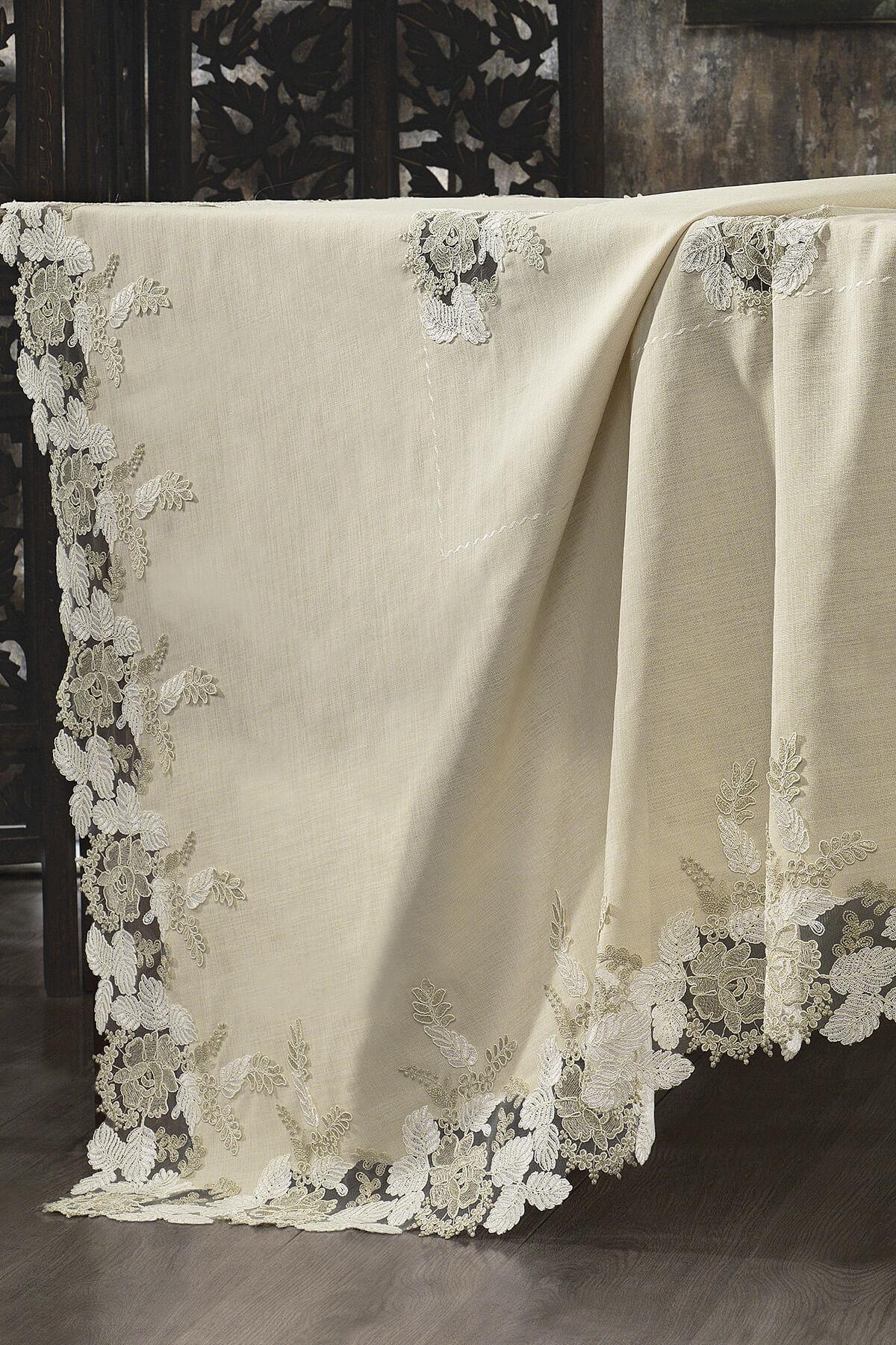 Cremefarbene, fleckabweisende Tischdecke mit floraler Spitzenbordüre, elegante Tischdecke