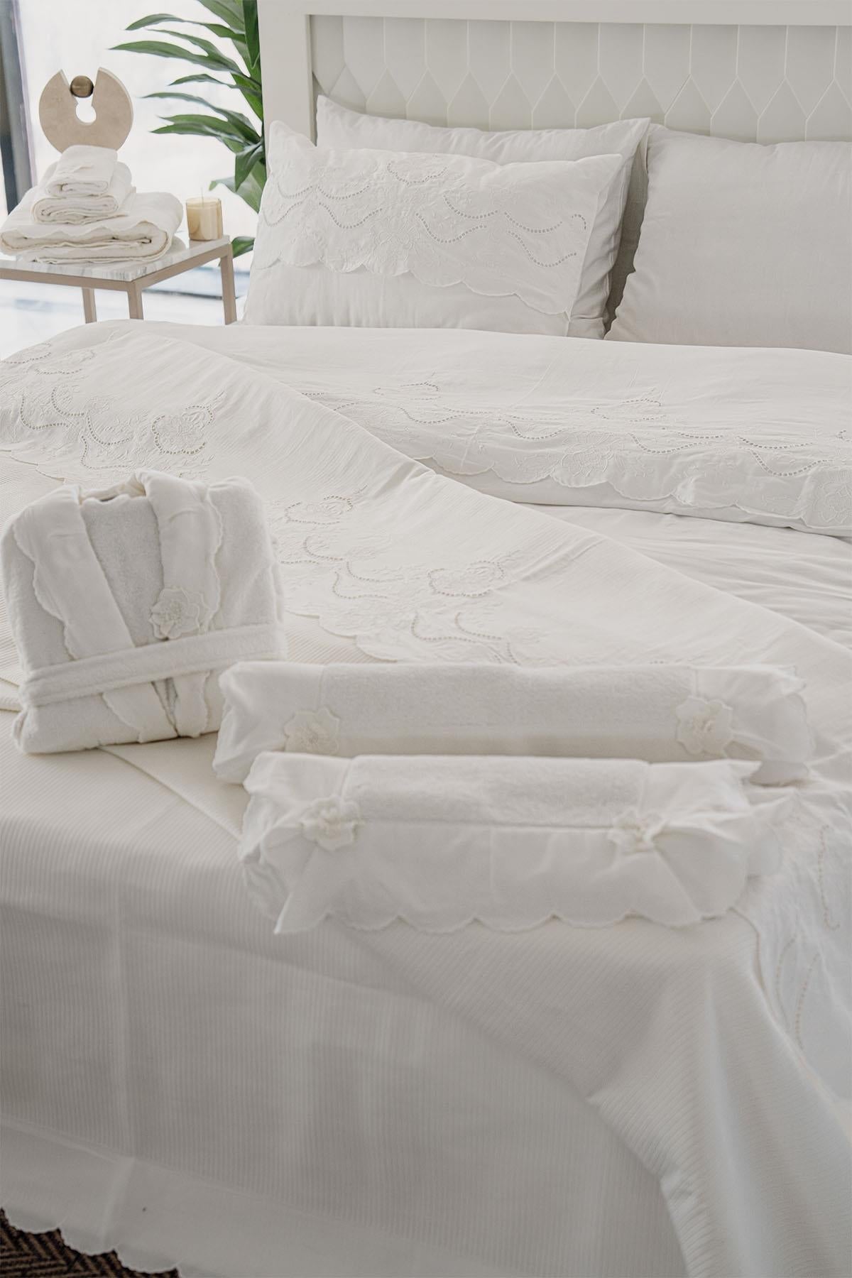 Hanzade Bettwäsche-Set (7-teilig, Kingsize, mit Blumenstickerei) – Bettbezug + Steppdecke