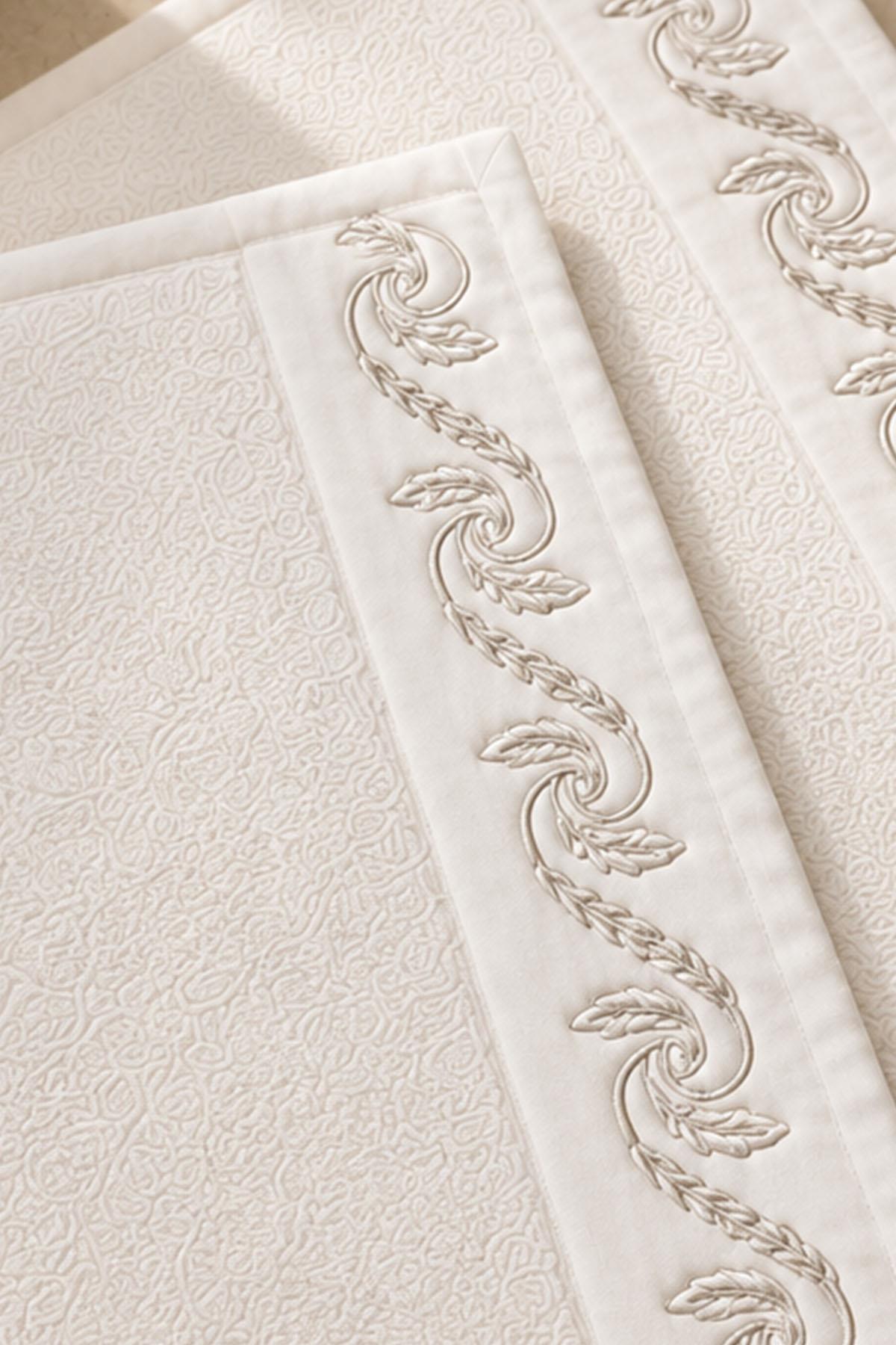 Latina Spiralblatt-Stickerei, 2-teiliges Matten-Set (60 x 100 cm)