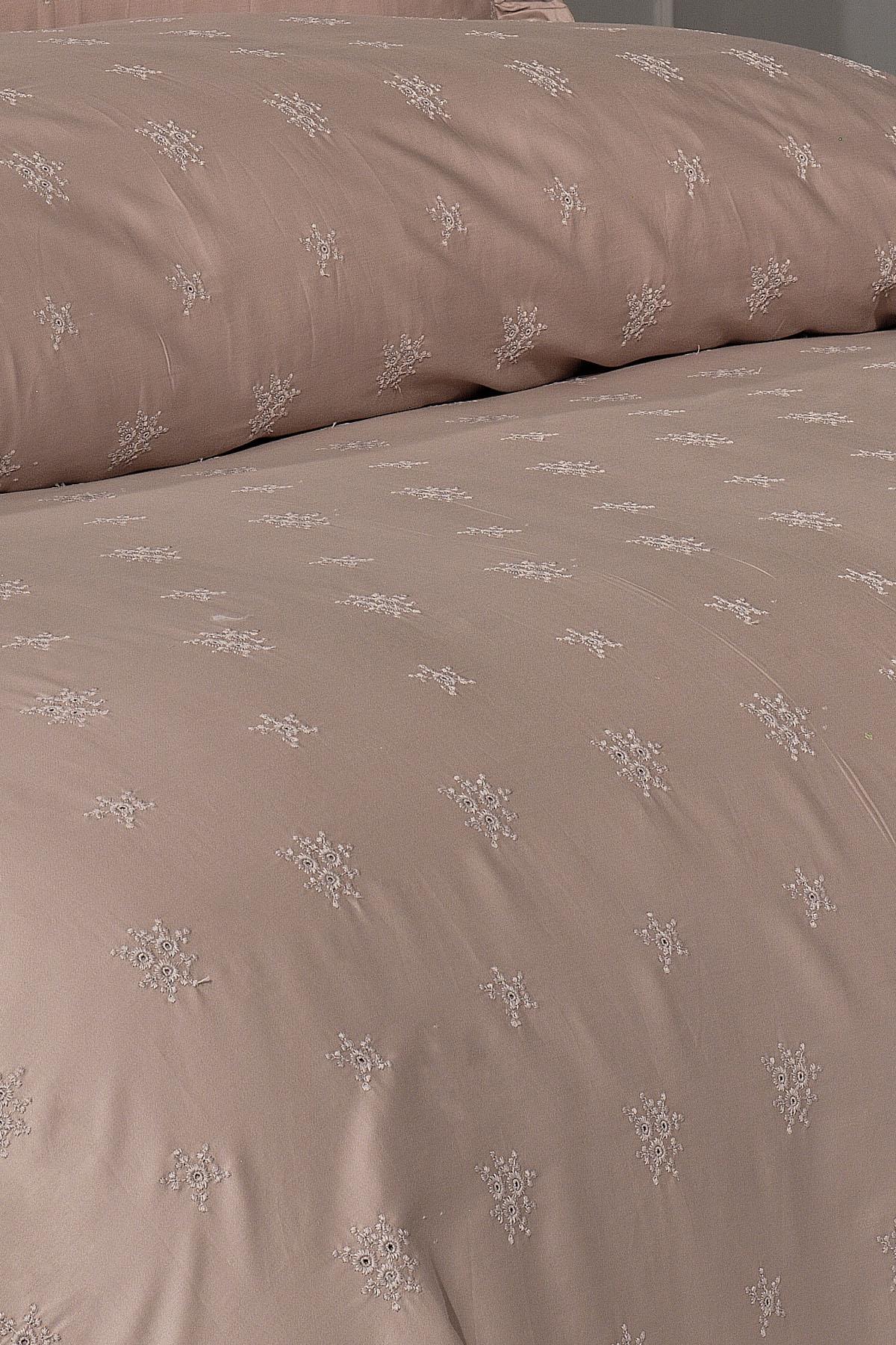 Lovella Bettwäsche-Set aus Baumwollsatin mit Blumenstickerei, Doppelbett, 6-teilig
