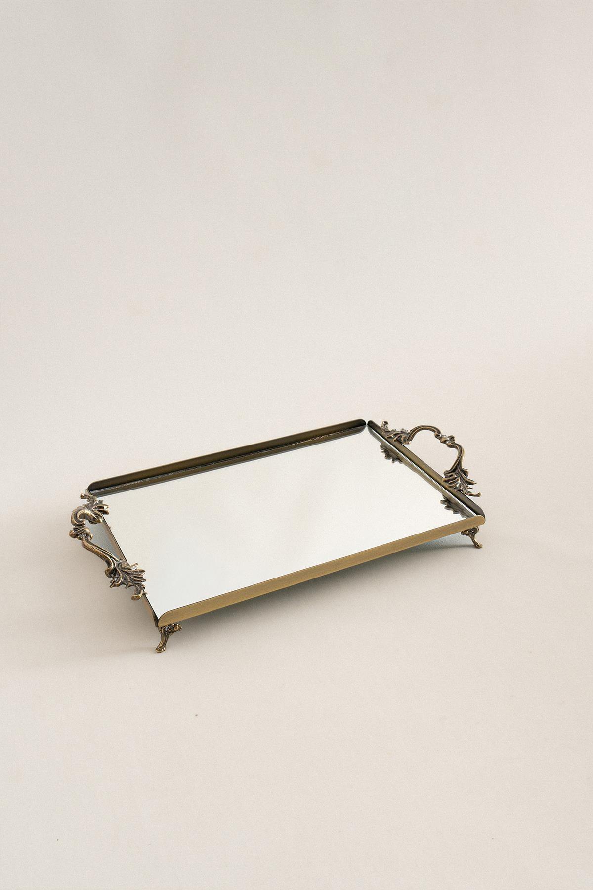 Mittelgroßes Serviertablett aus Metall mit Spiegelboden, eleganten Griffen und Antik-Details