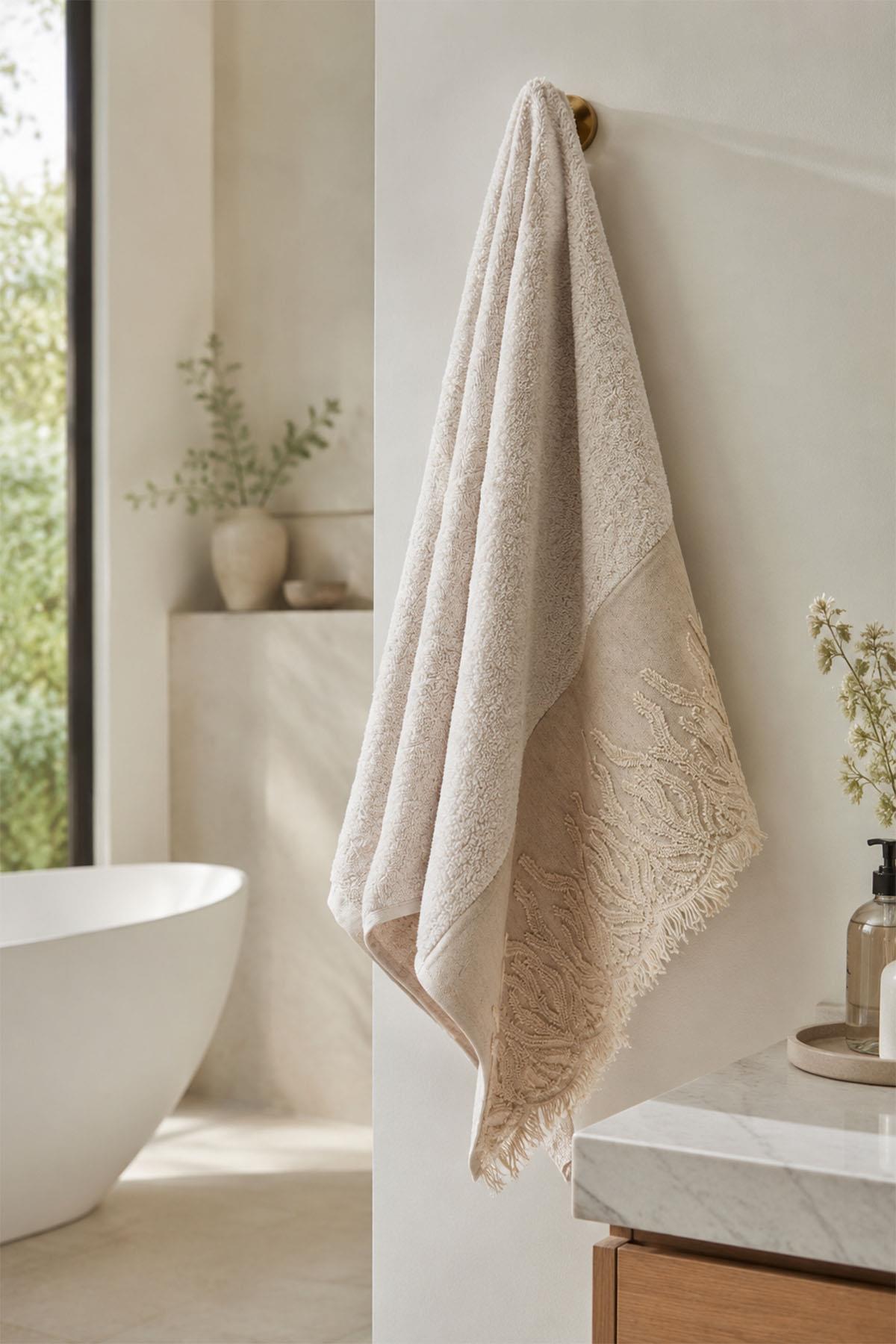 Coral Embroidered Tasseled Bath Towel (90 x 150 cm)