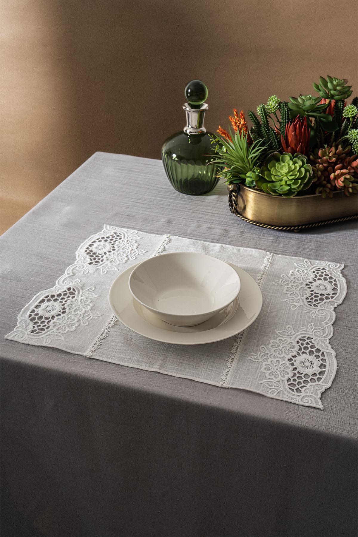 Platzset „Puerta Floral“ mit Stickerei, fleckenabweisend (35 x 50 cm)