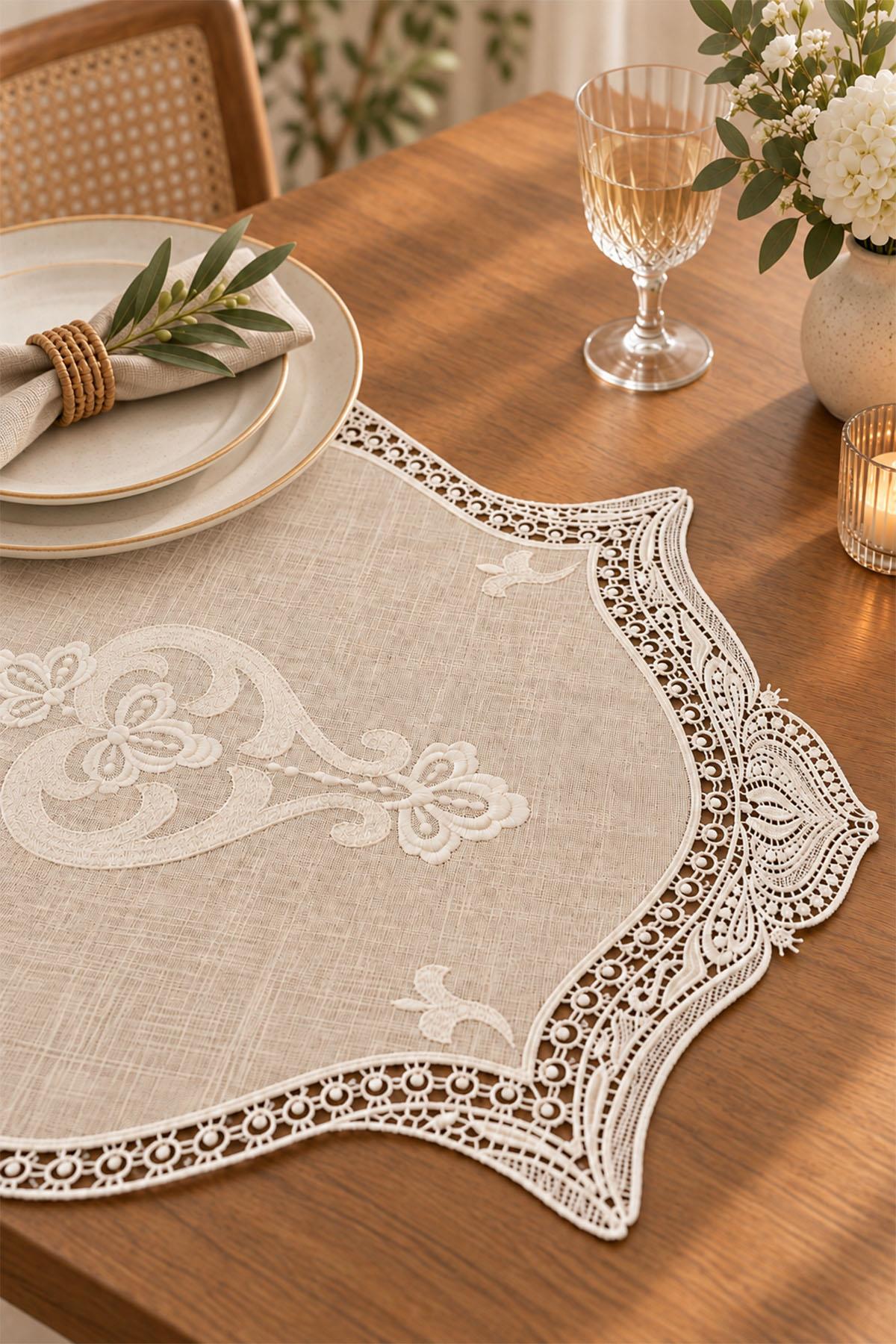 Sultan Besticktes, fleckenabweisendes und einfach herzustellendes Platzset (35 x 45 cm)