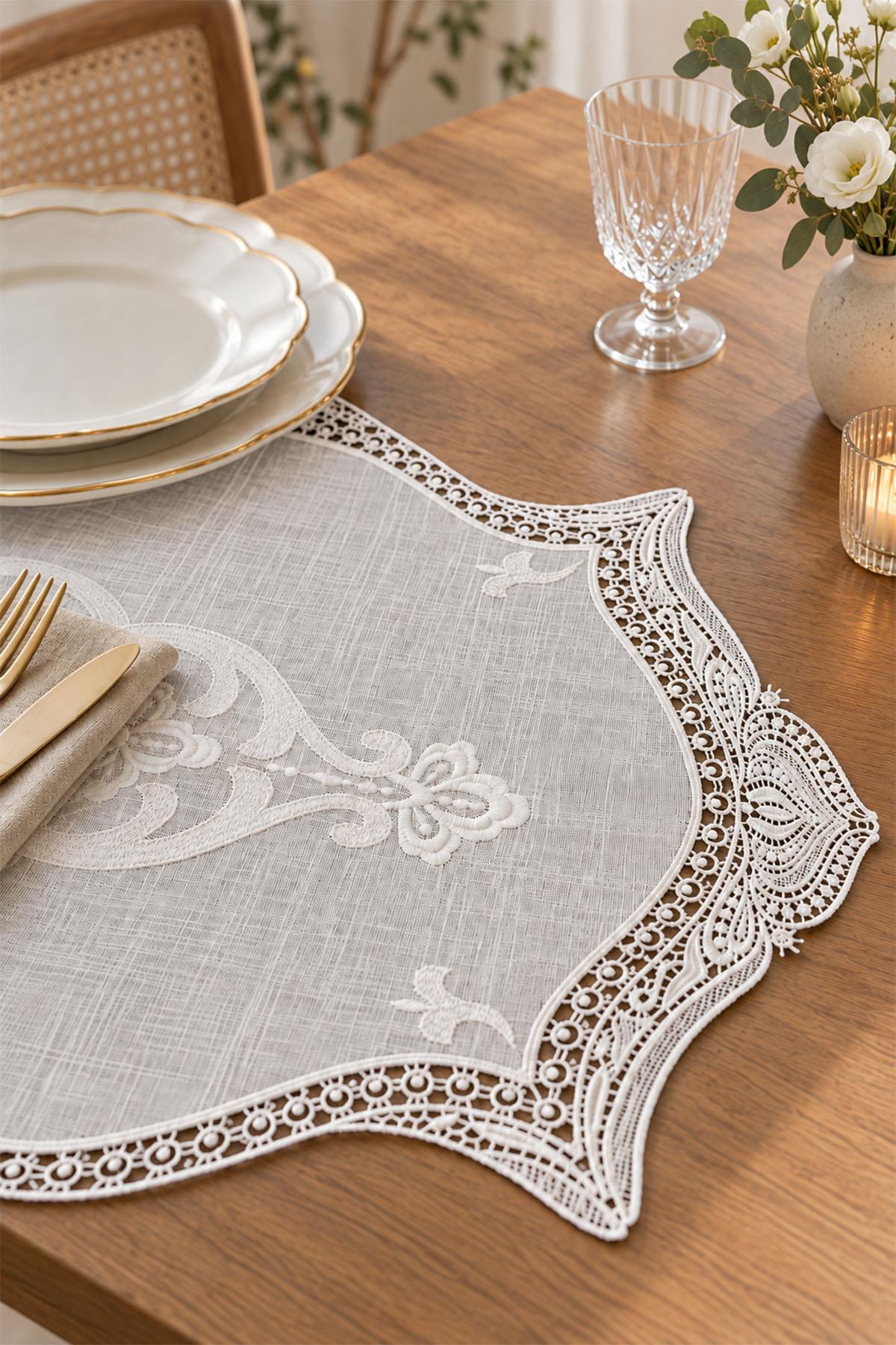 Sultan Besticktes, fleckenabweisendes und einfach herzustellendes Platzset (35 x 45 cm)