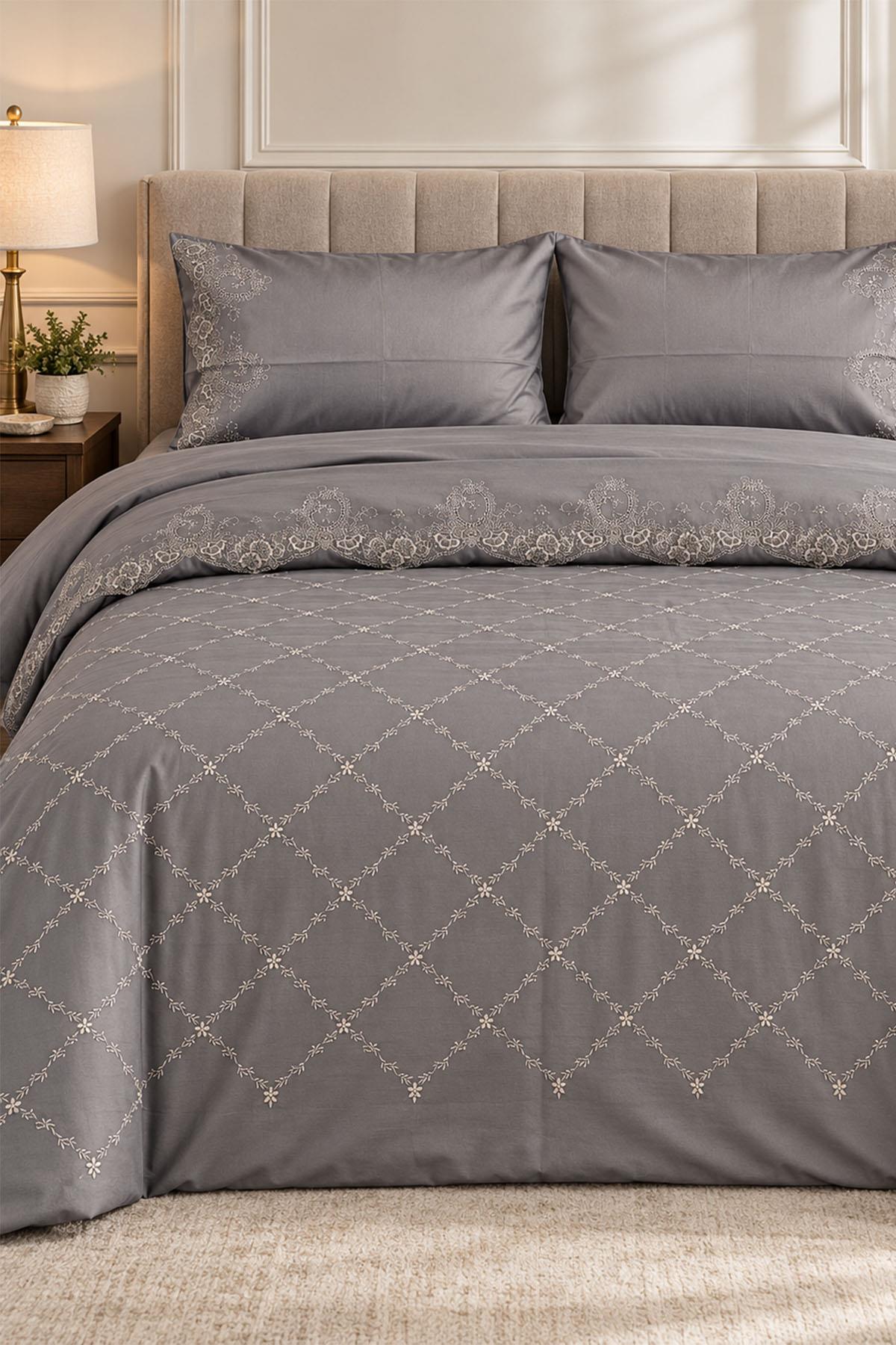 Amelia Bettwäsche-Set aus besticktem Baumwollsatin, 3-teilig, Doppelbett.