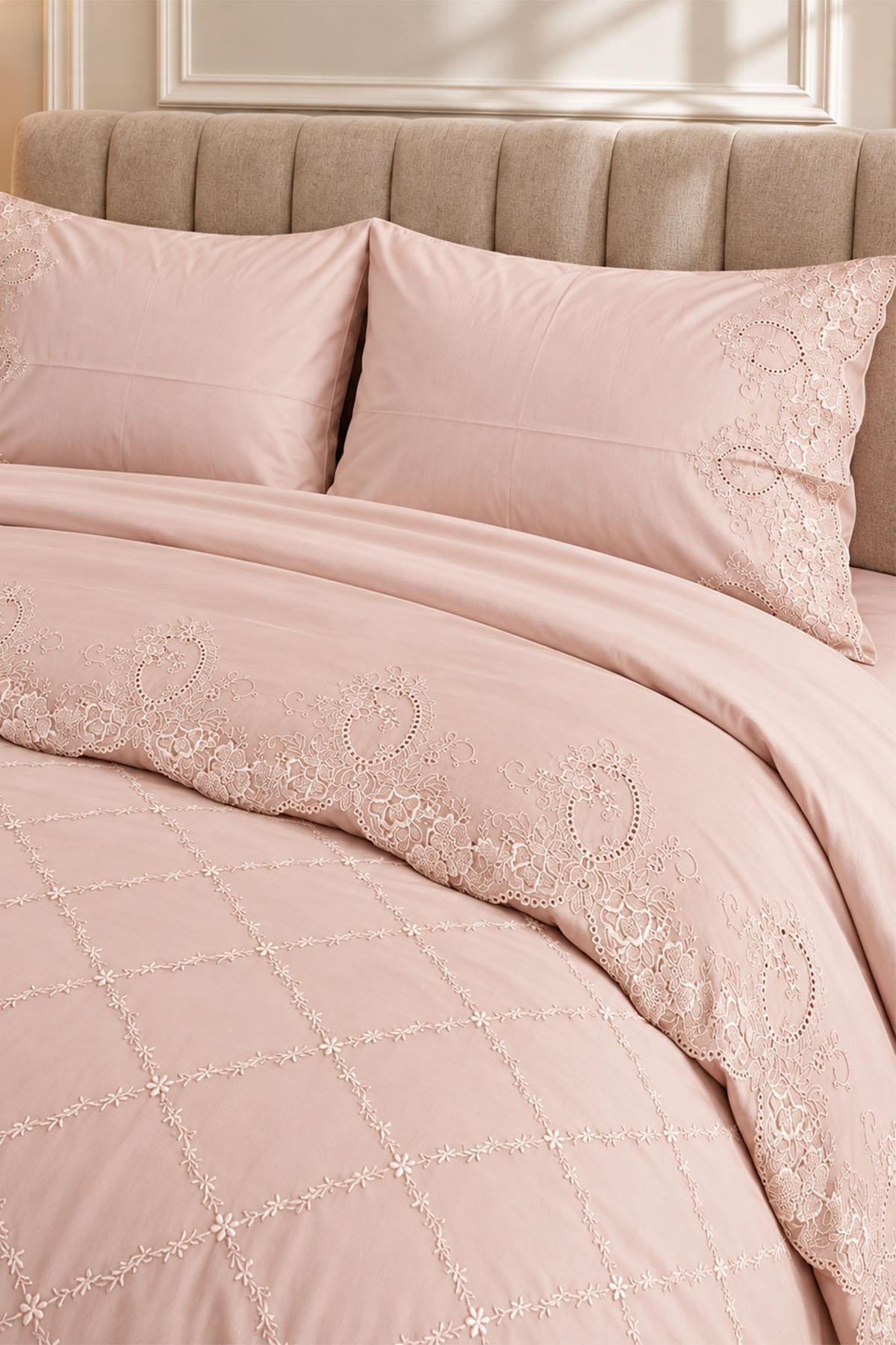 Amelia Bettwäsche-Set aus besticktem Baumwollsatin, 3-teilig, Doppelbett.