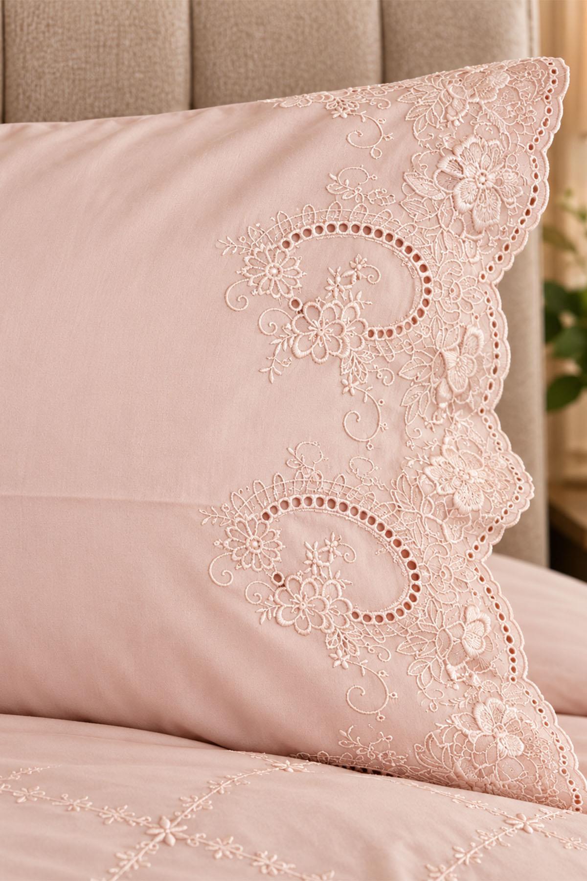 Amelia Bettwäsche-Set aus besticktem Baumwollsatin, 3-teilig, Doppelbett.