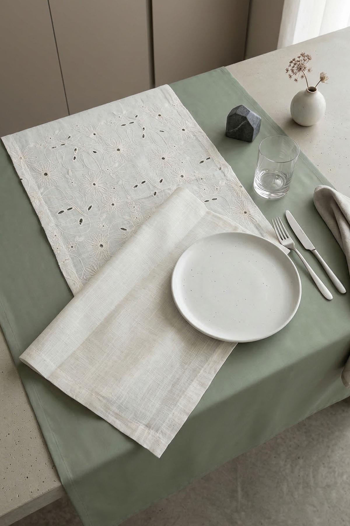 Britain Bestickter, fleckabweisender, pflegeleichter Tischläufer (40 x 120 cm)