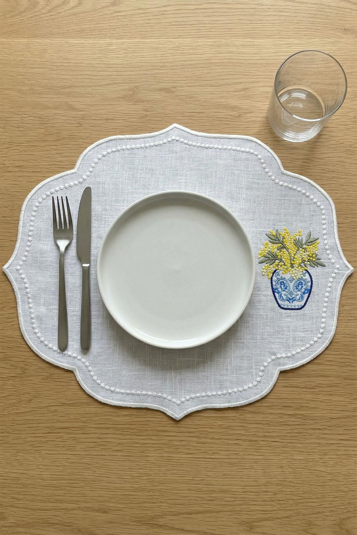 Schmutzabweisendes Platzset mit Çini-Motiv, pflegeleicht (35 x 50 cm)