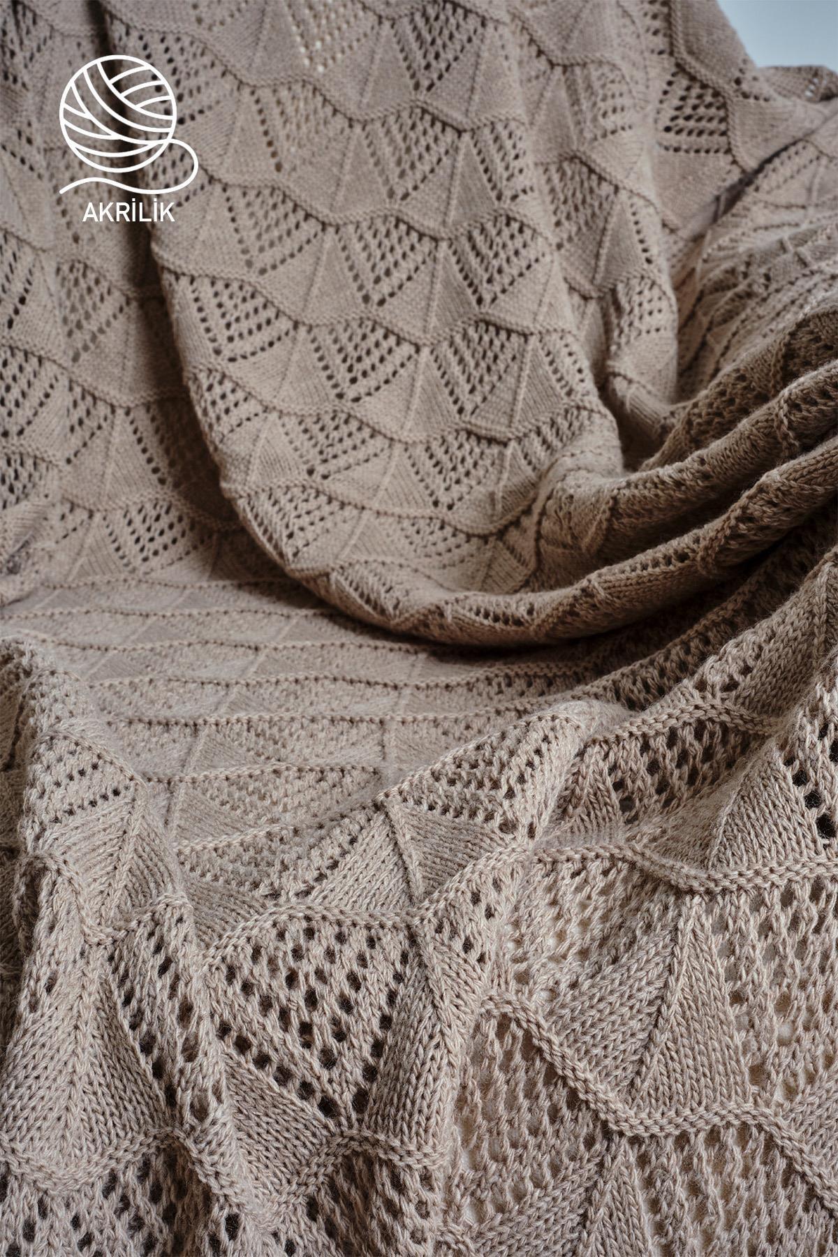 Beigefarbene TV-Decke aus Acryl mit tiefem Strickmuster, 130x150 cm, Nahaufnahme