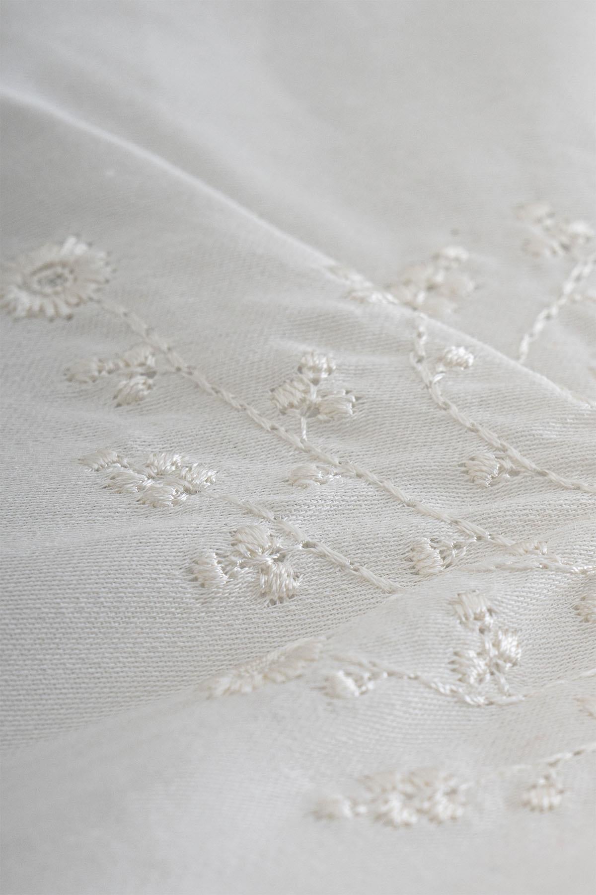 Elegantes 6-teiliges Doppel-Bettwäsche-Set aus Baumwollsatin mit gedrehter Blumenstickerei