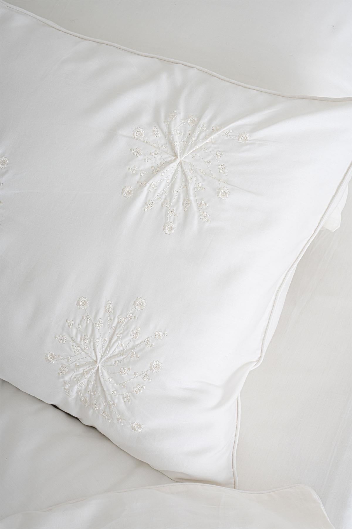 Elegantes 6-teiliges Doppel-Bettwäsche-Set aus Baumwollsatin mit gedrehter Blumenstickerei