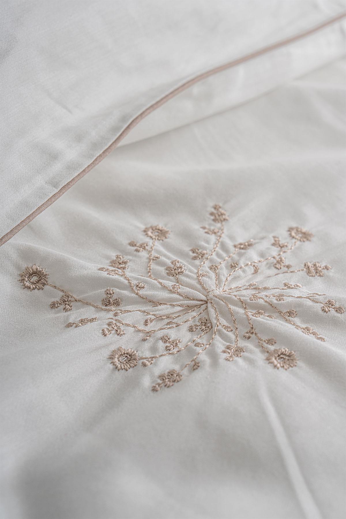Elegantes 6-teiliges Doppel-Bettwäsche-Set aus Baumwollsatin mit gedrehter Blumenstickerei