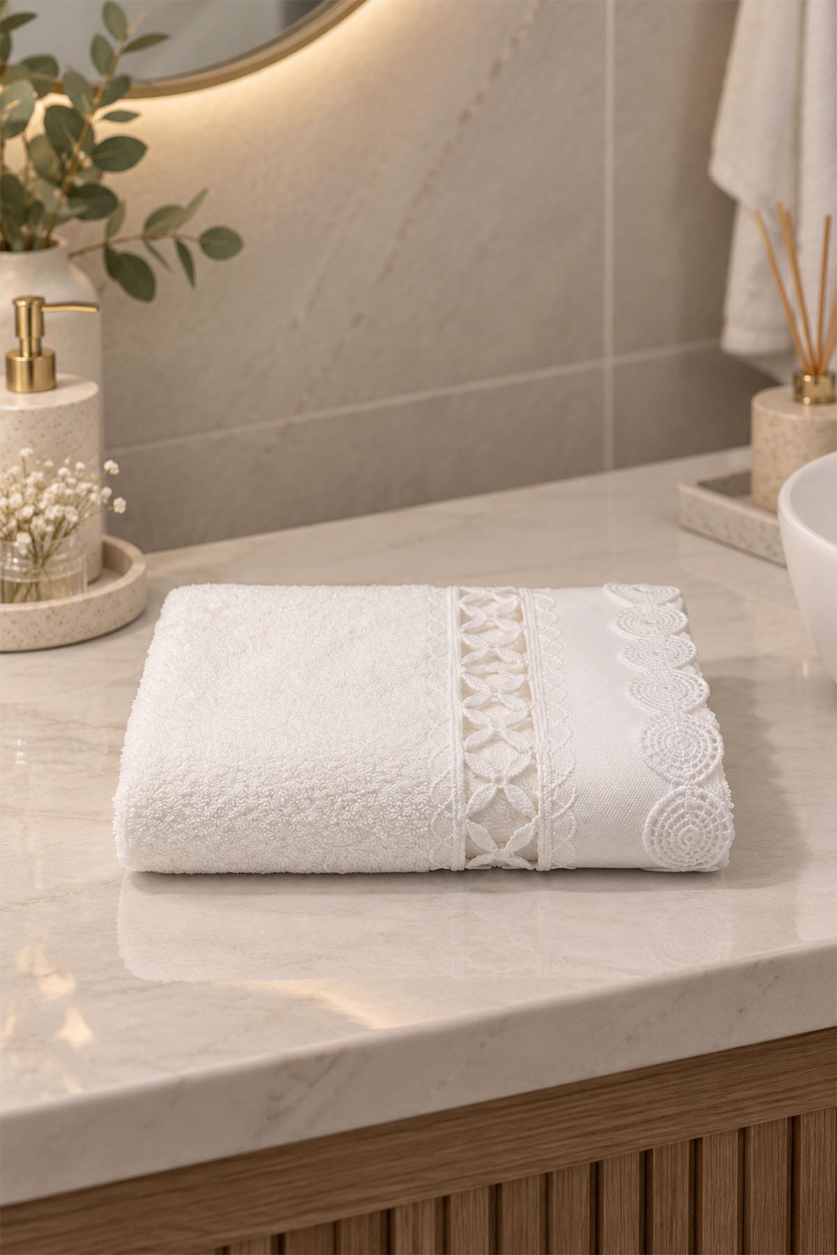Elizabeth Embroidered Hand Towel (30 x 50 cm)