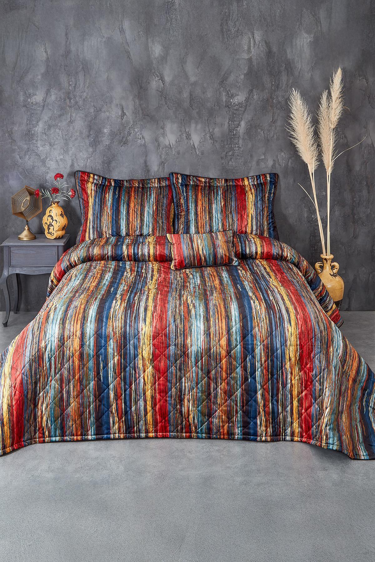 Bettüberwurf und Kissenbezug-Set mit buntem Streifenmuster für ein Doppelbett in einem modernen Schlafzimmer