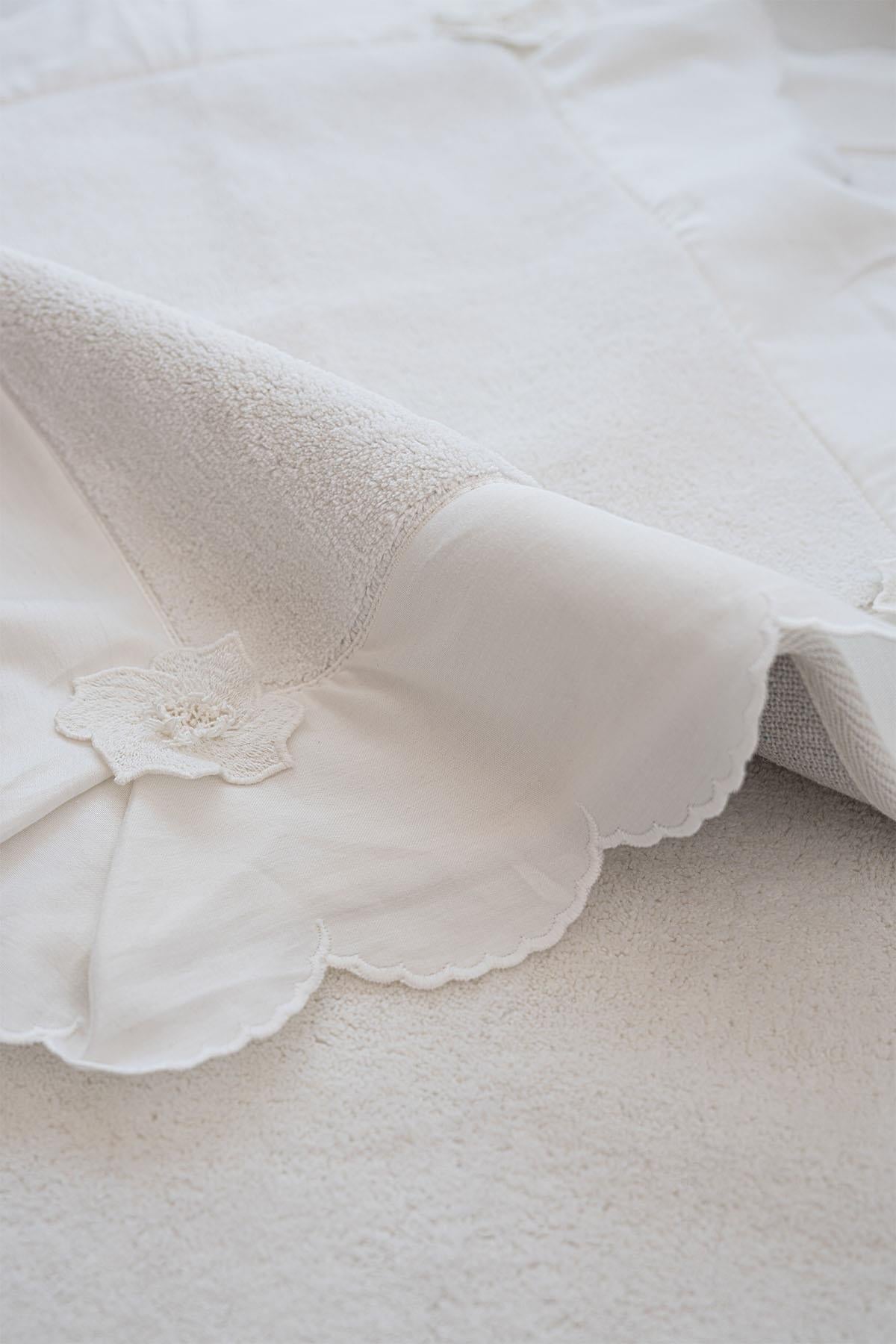 Hanzade 2-teiliges Badematten-Set mit Blumenstickerei (60 x 100 cm)