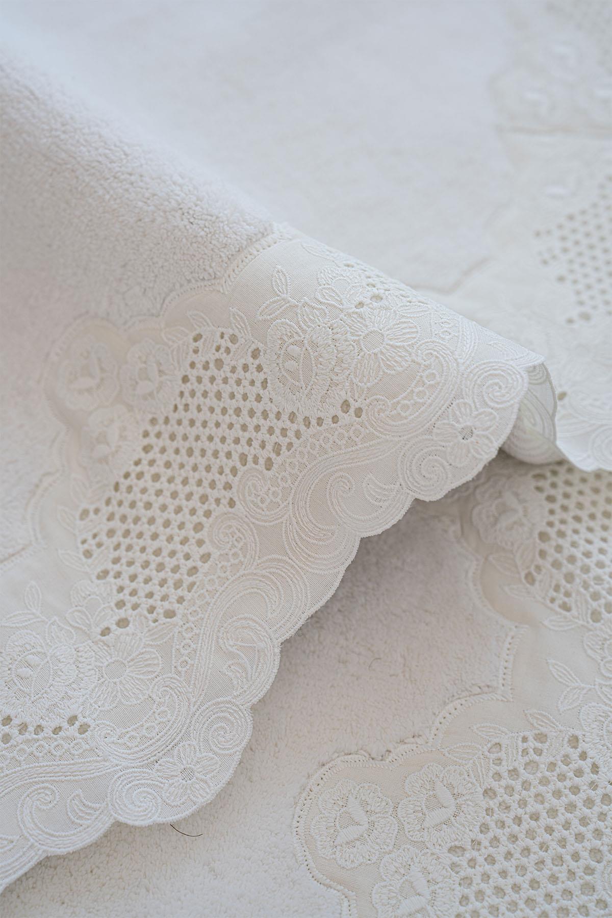 Iris besticktes 2-teiliges Badematten-Set (60 x 100 cm)