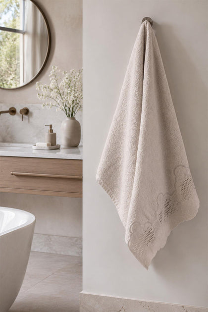 Iris Embroidered Bath Towel (90 x 150 cm)