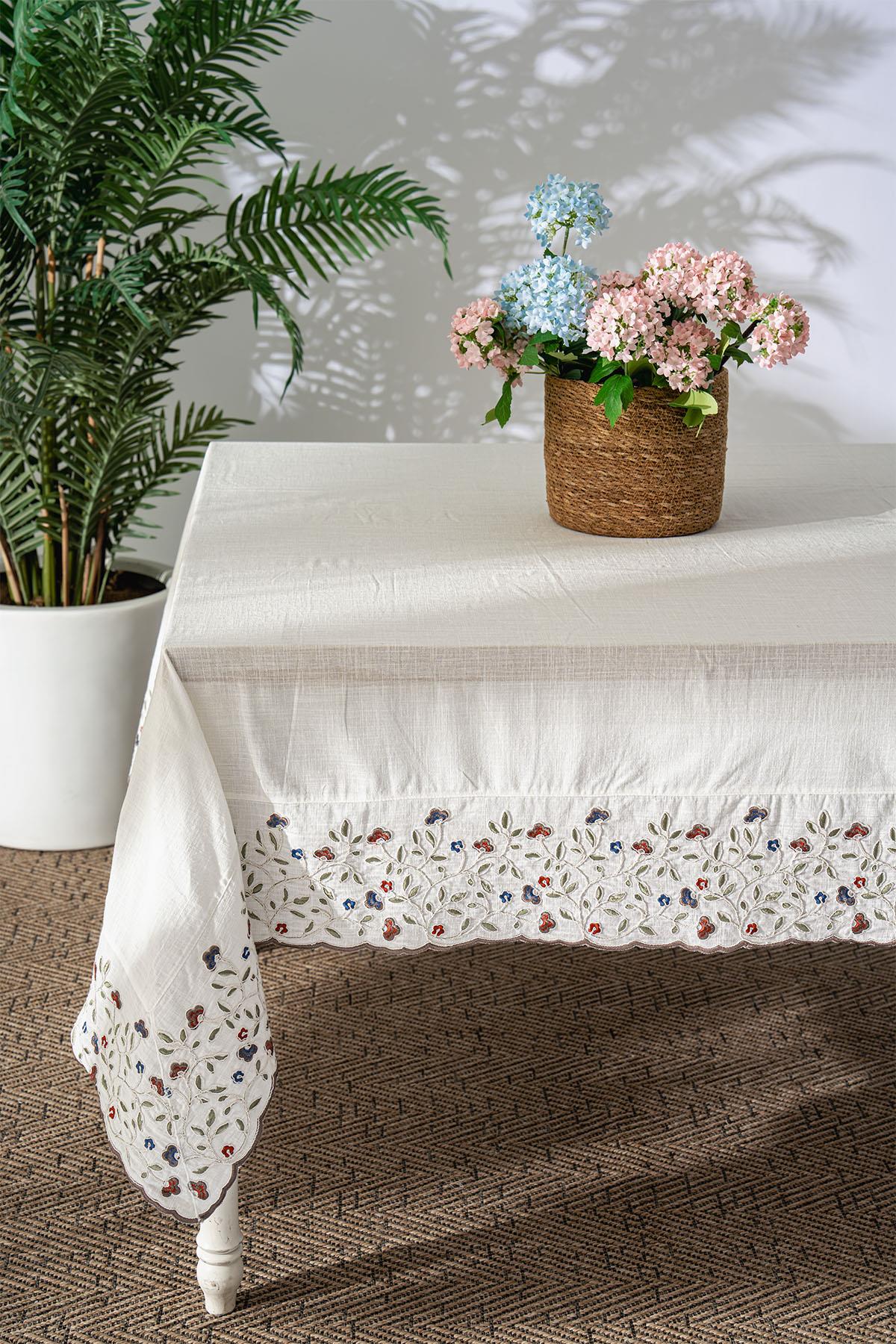 Livano Tischdecke mit buntem Blumenstickmuster, fleckabweisend und pflegeleicht (160 x 260 cm)