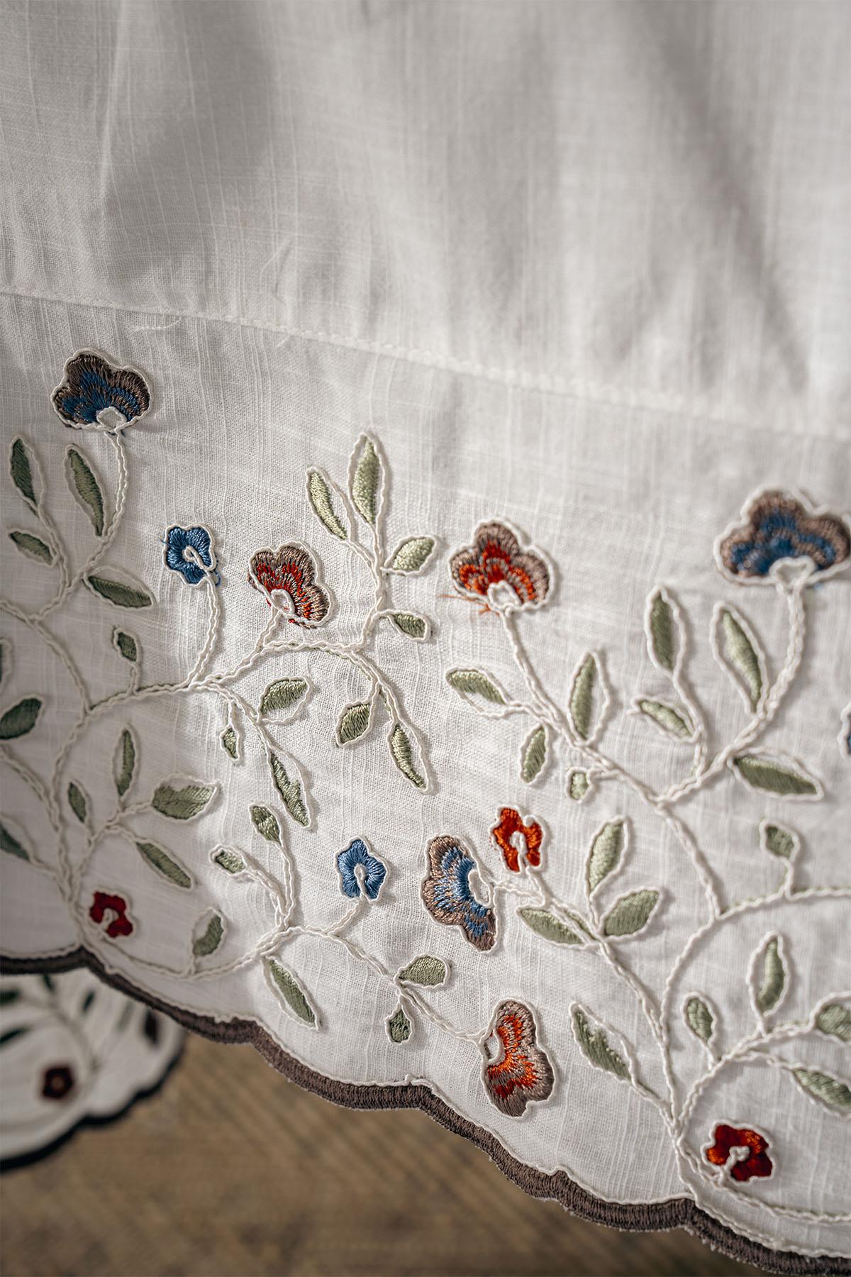 Livano Tischdecke mit buntem Blumenstickmuster, fleckabweisend und pflegeleicht (160 x 260 cm)