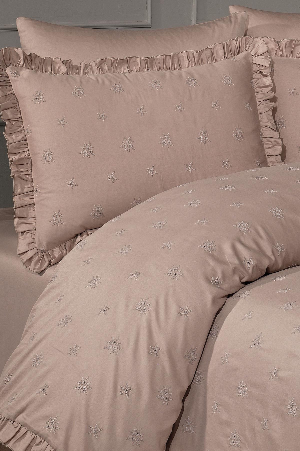 Lovella Bettwäsche-Set aus Baumwollsatin mit Blumenstickerei, Doppelbett, 6-teilig