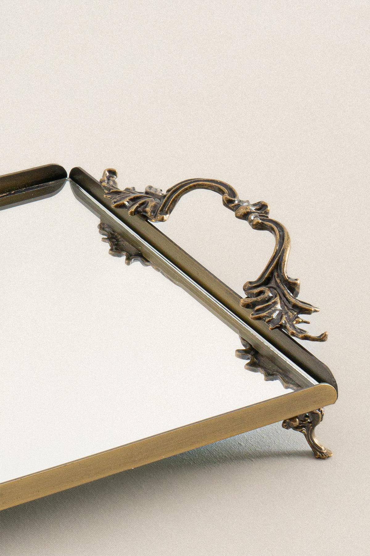 Rechteckiges Tablett in Antik-Optik mit eleganten Metallgriffen und Spiegelfläche, dekoratives Tablett