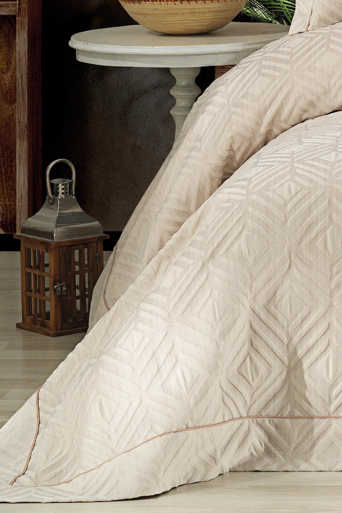 Beigefarbene, doppelseitige Jacquard-Tagesdecke mit geometrischem Muster, modernes und elegantes Design