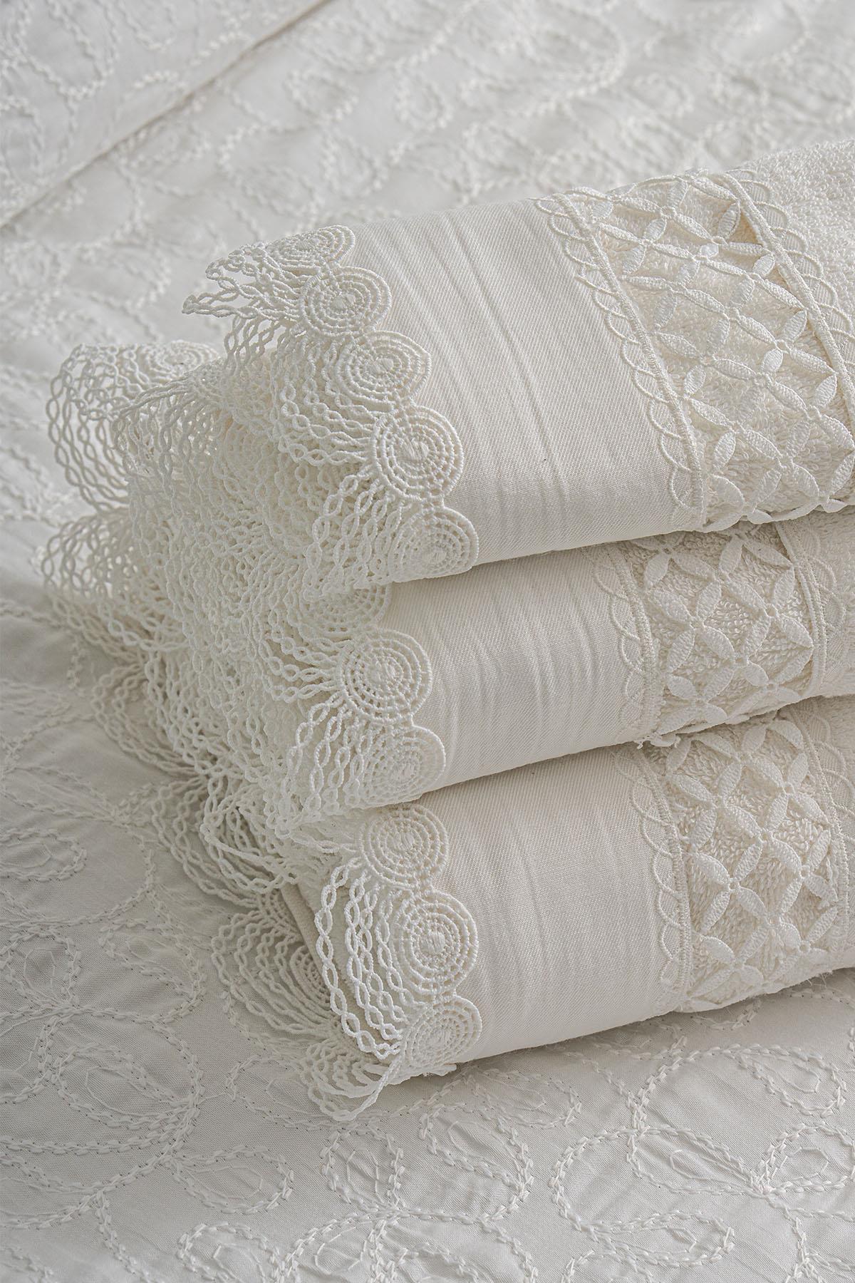 Queen Besticktes Handtuch (30 x 50 cm)
