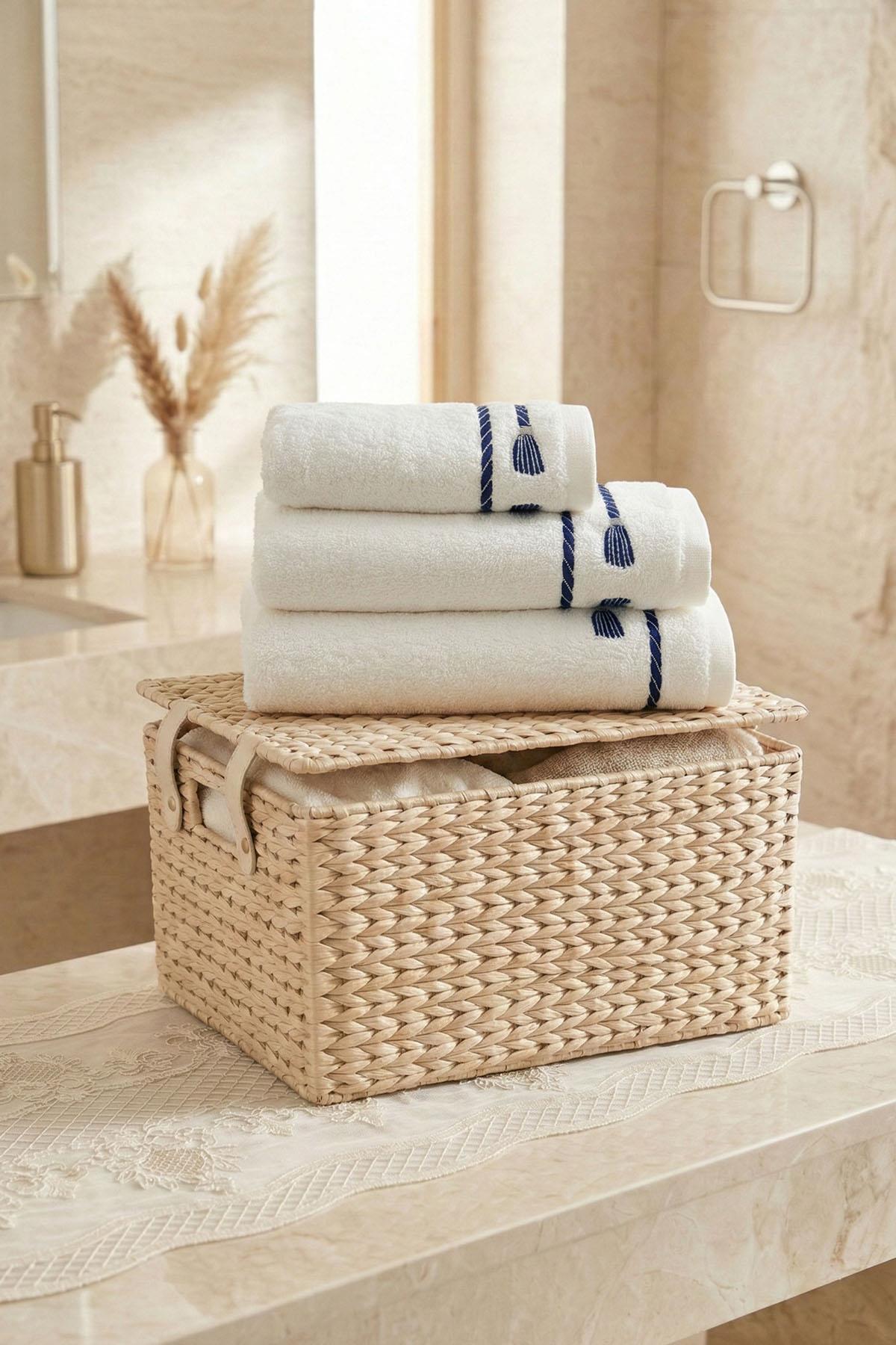 Rom besticktes Badehandtuch (90 x 150 cm)