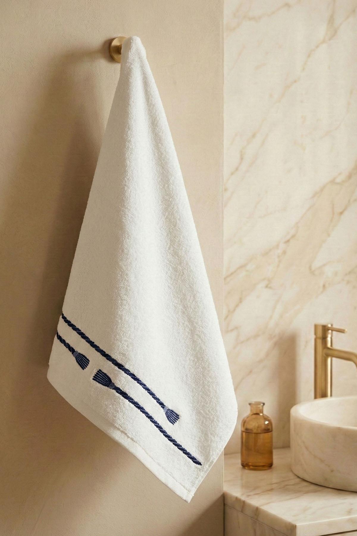 Rom besticktes Badehandtuch (90 x 150 cm)