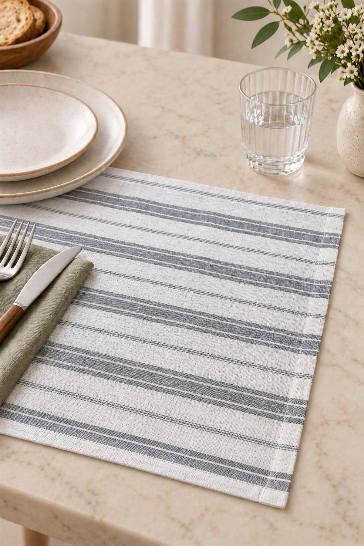 Run Striped Stain-Resistant, Easy-to-Make 4-Piece Placemat Set (35 x 45 cm)