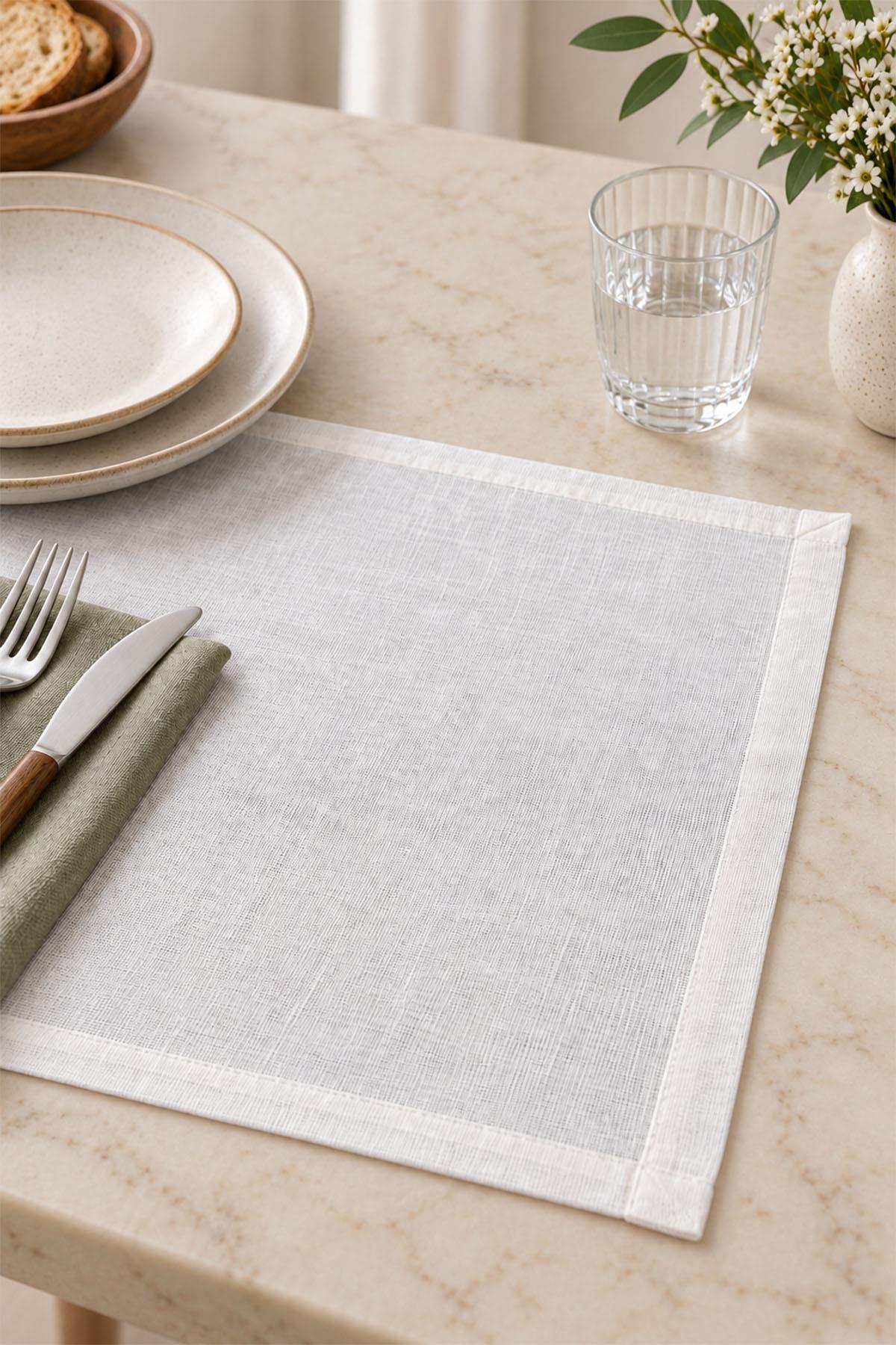 Run Plain Fleckenabweisendes, benutzerfreundliches Platzset, 4er-Set (35 x 45 cm)