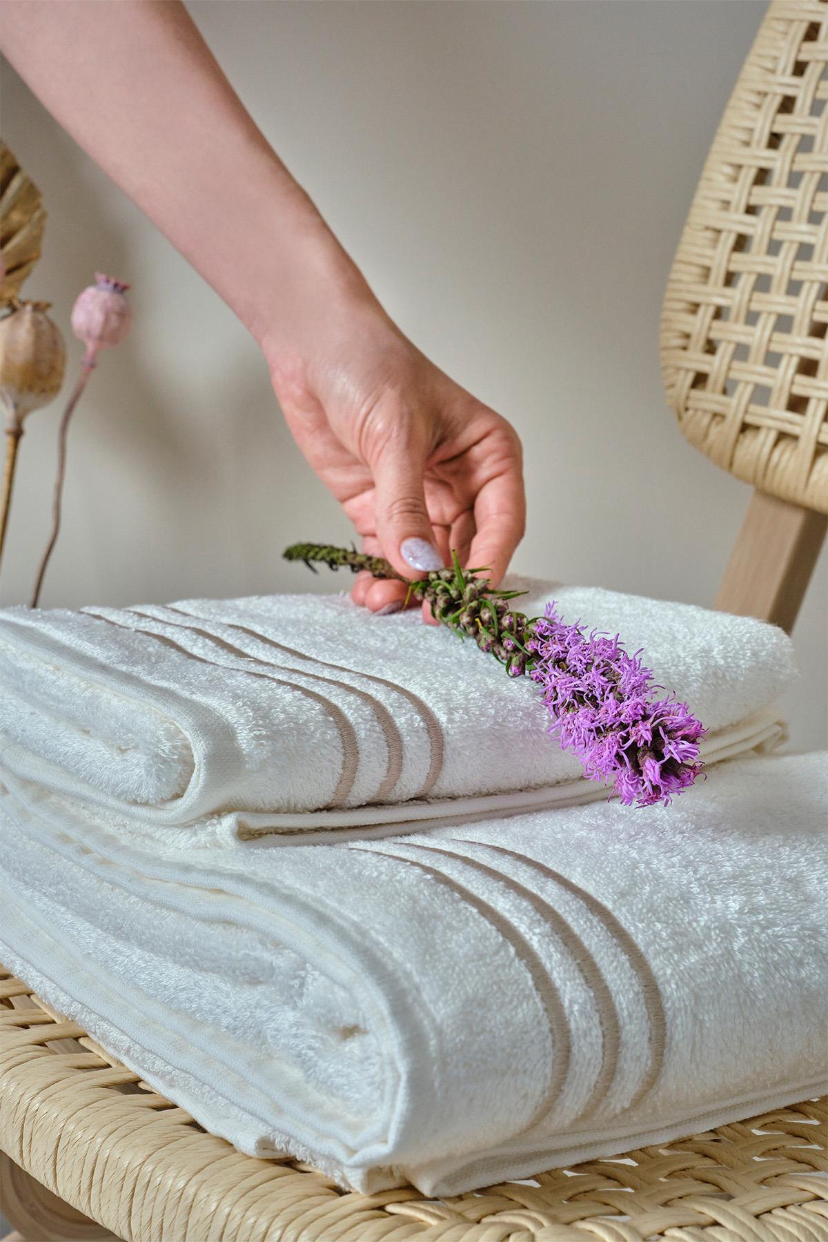 Zen Badetuch mit Linienstickerei (90 x 150 cm) – Nazik Home – Wertvoll für mein Zuhause!